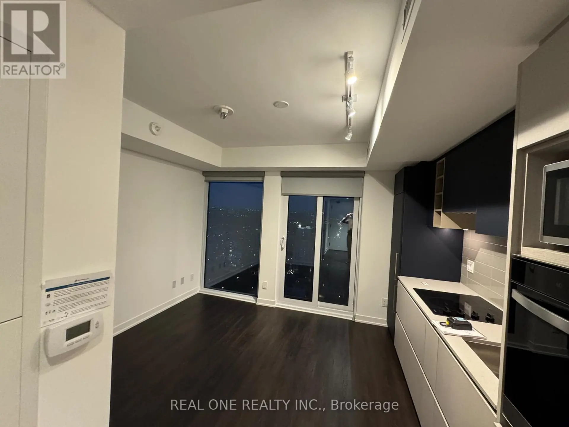 #3012 319 JARVIS STREET - Image 2