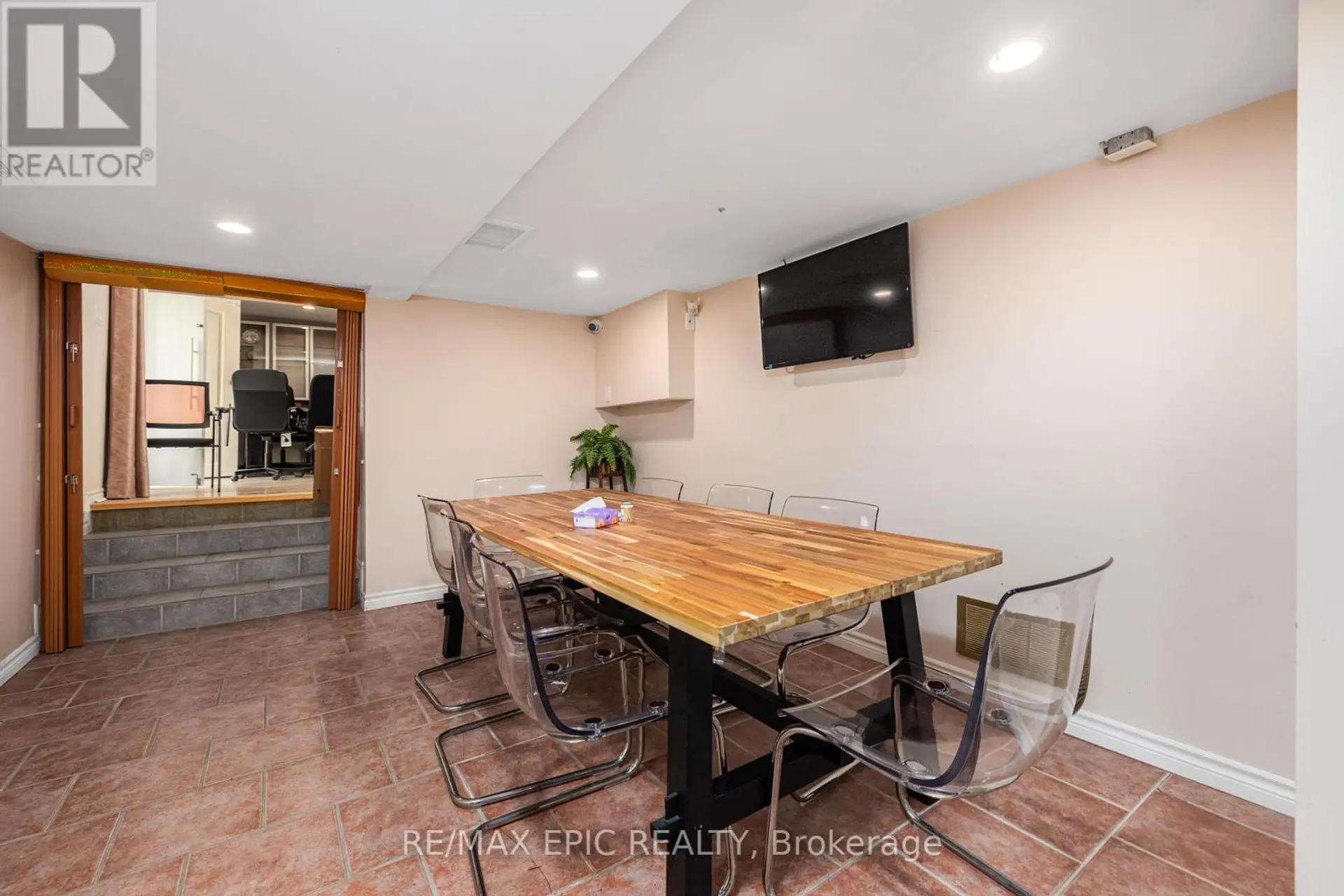 4812 HIGHWAY 7 E - Image 8