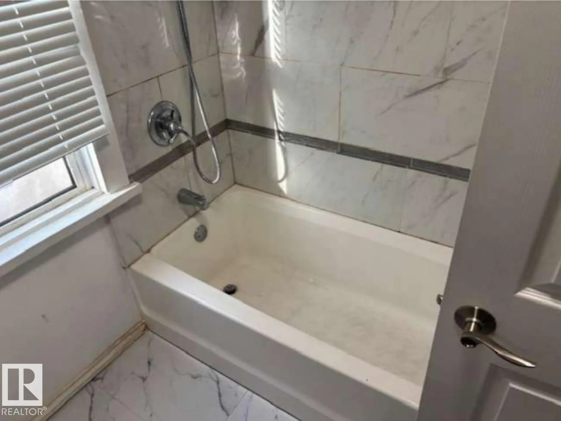 10730 92 ST NW - Image 11