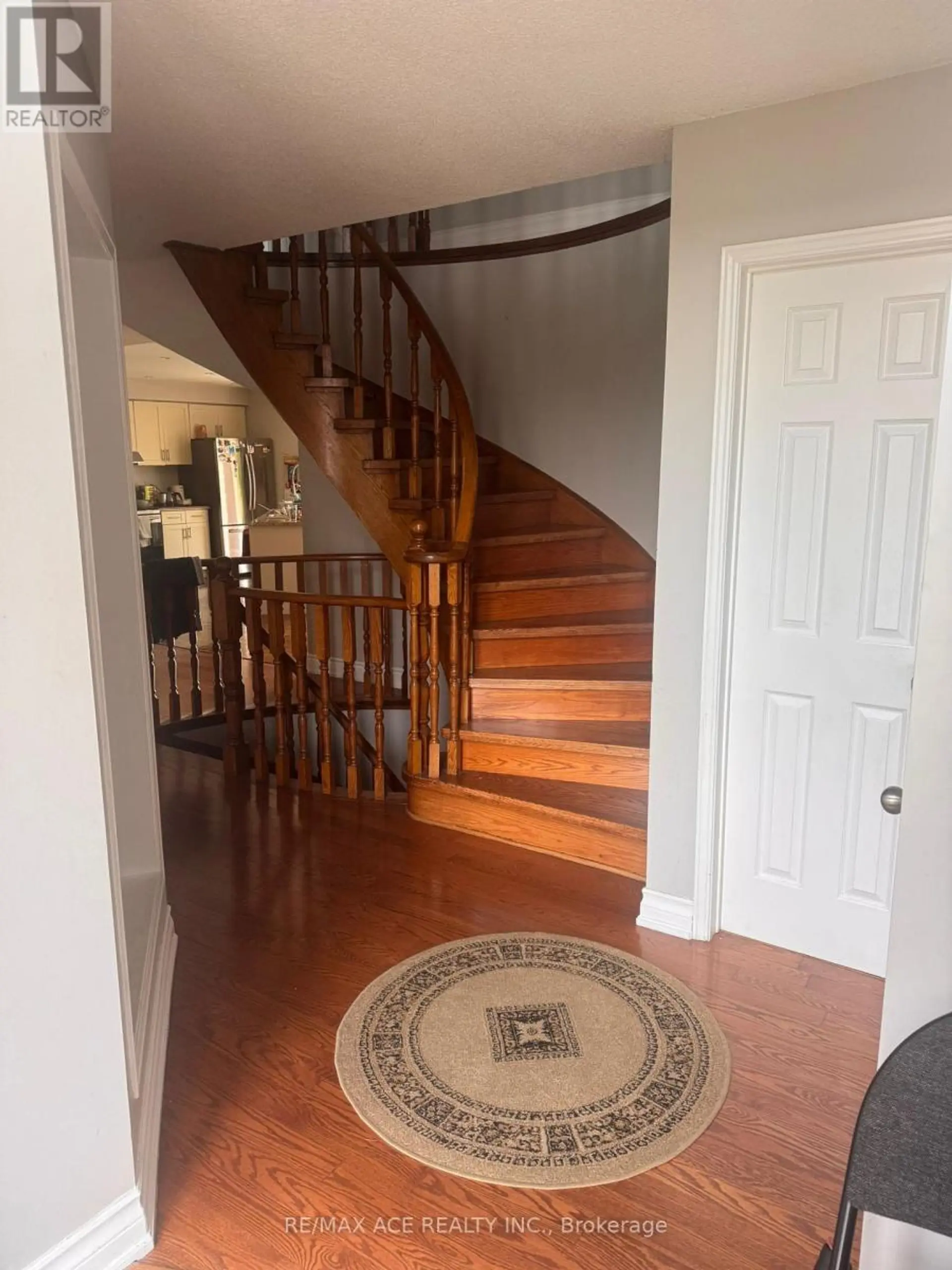 26 BROWNRIDGE COURT N - Image 8