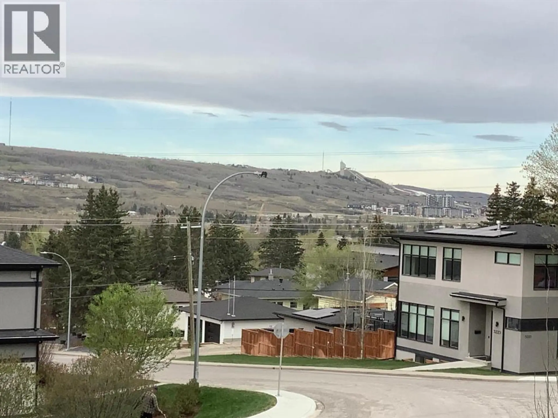 5212 22 Avenue NW - Image 2