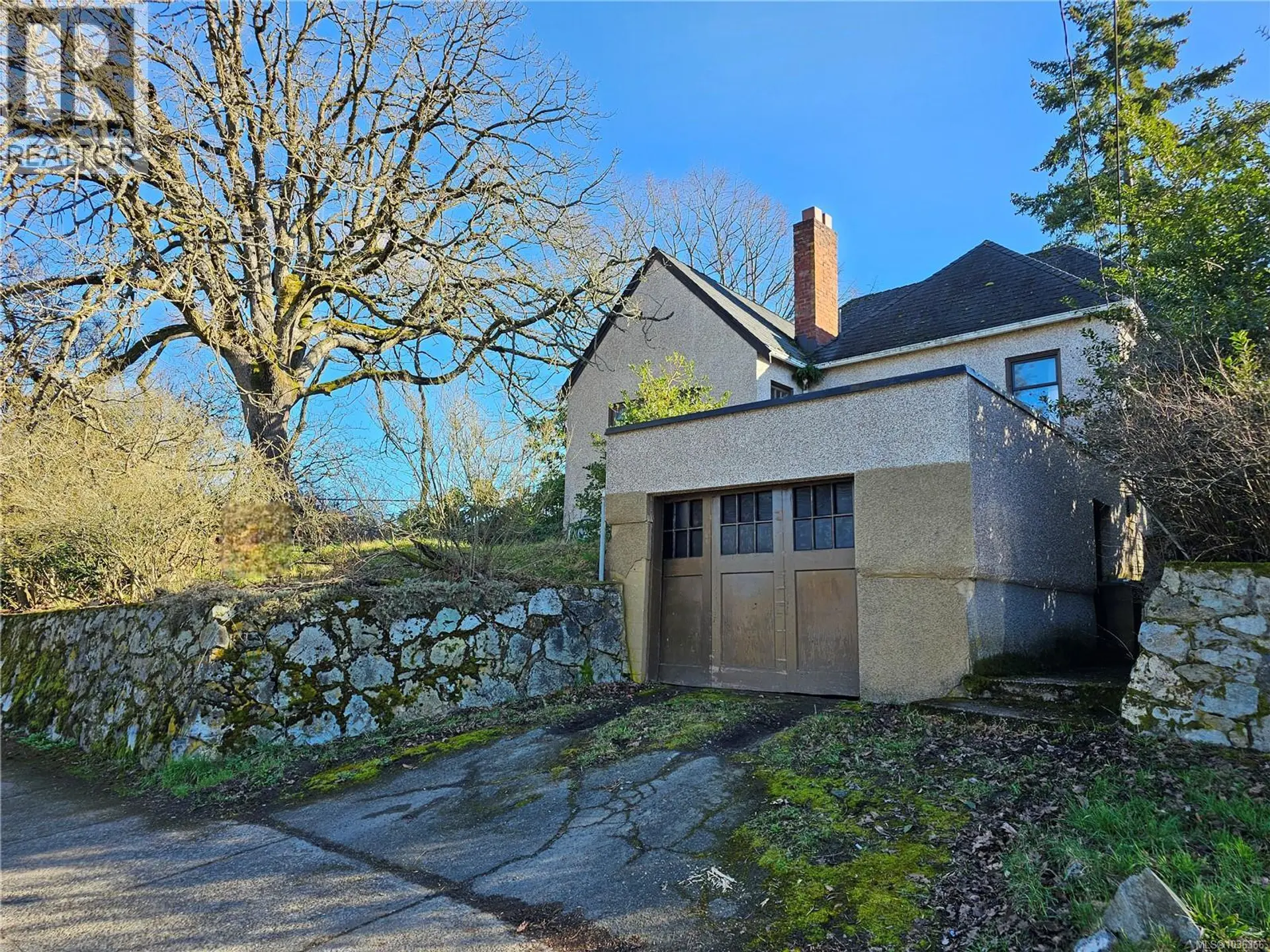 832 Lampson St - Image 2