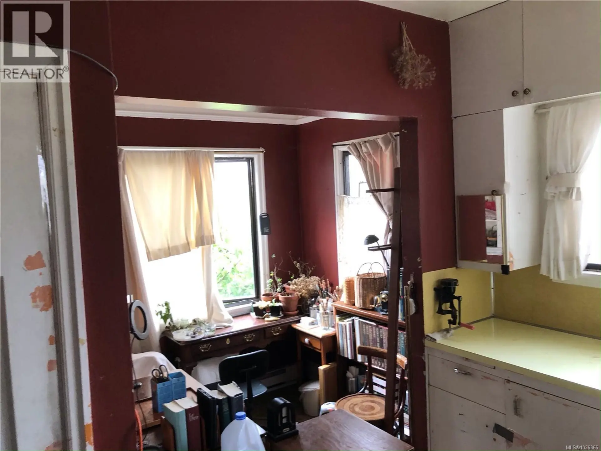 832 Lampson St - Image 4