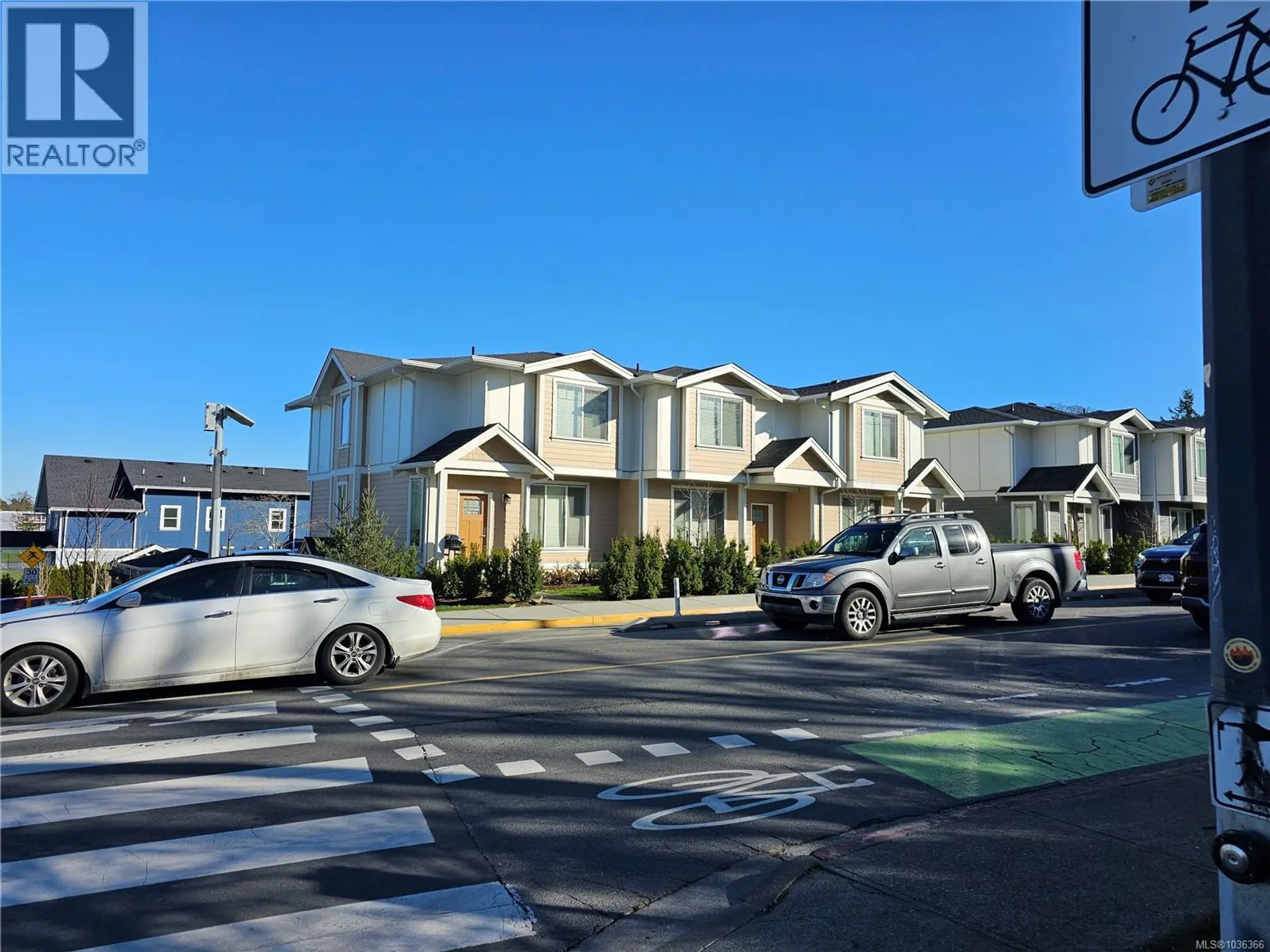 832 Lampson St - Image 6