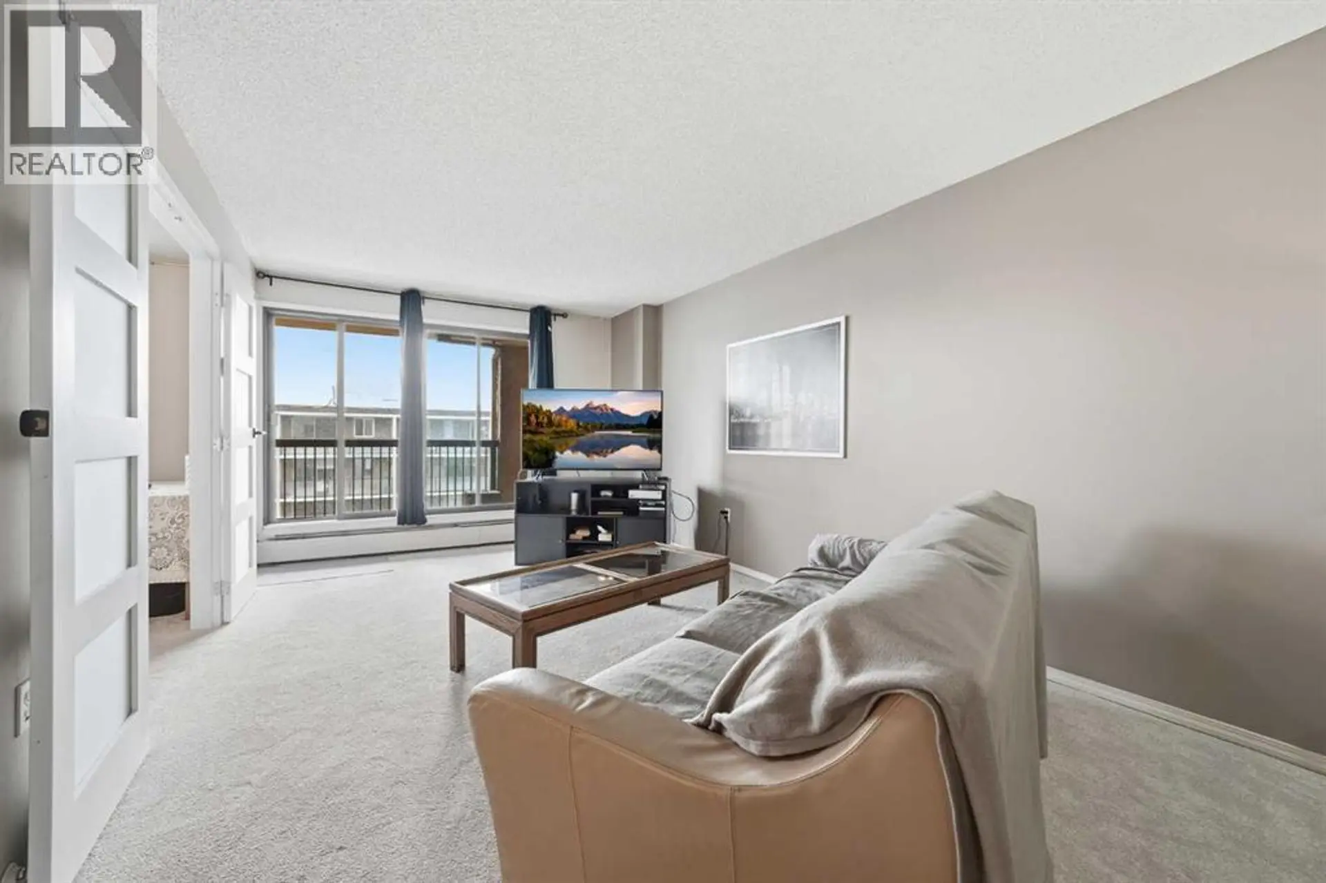 #704 718 12 Avenue SW - Image 2