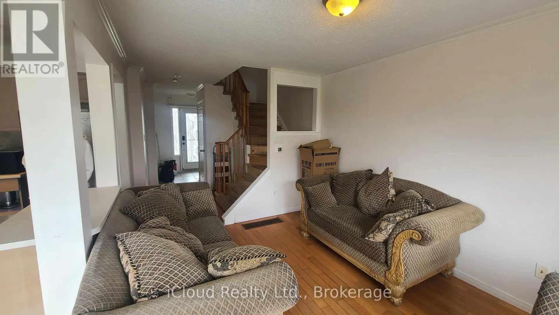 126 TWIN PINES CRESCENT - Image 4