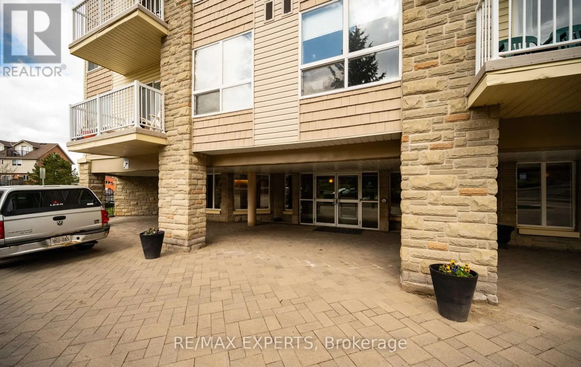 #319 8 HARRIS STREET - Image 4