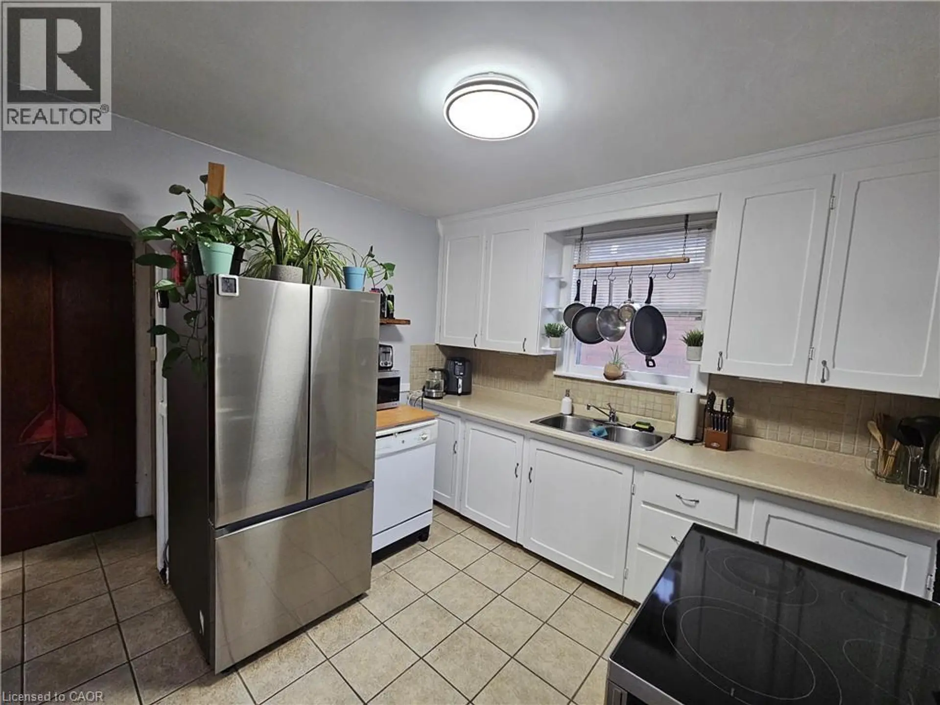 75 BARONS Avenue S - Image 5