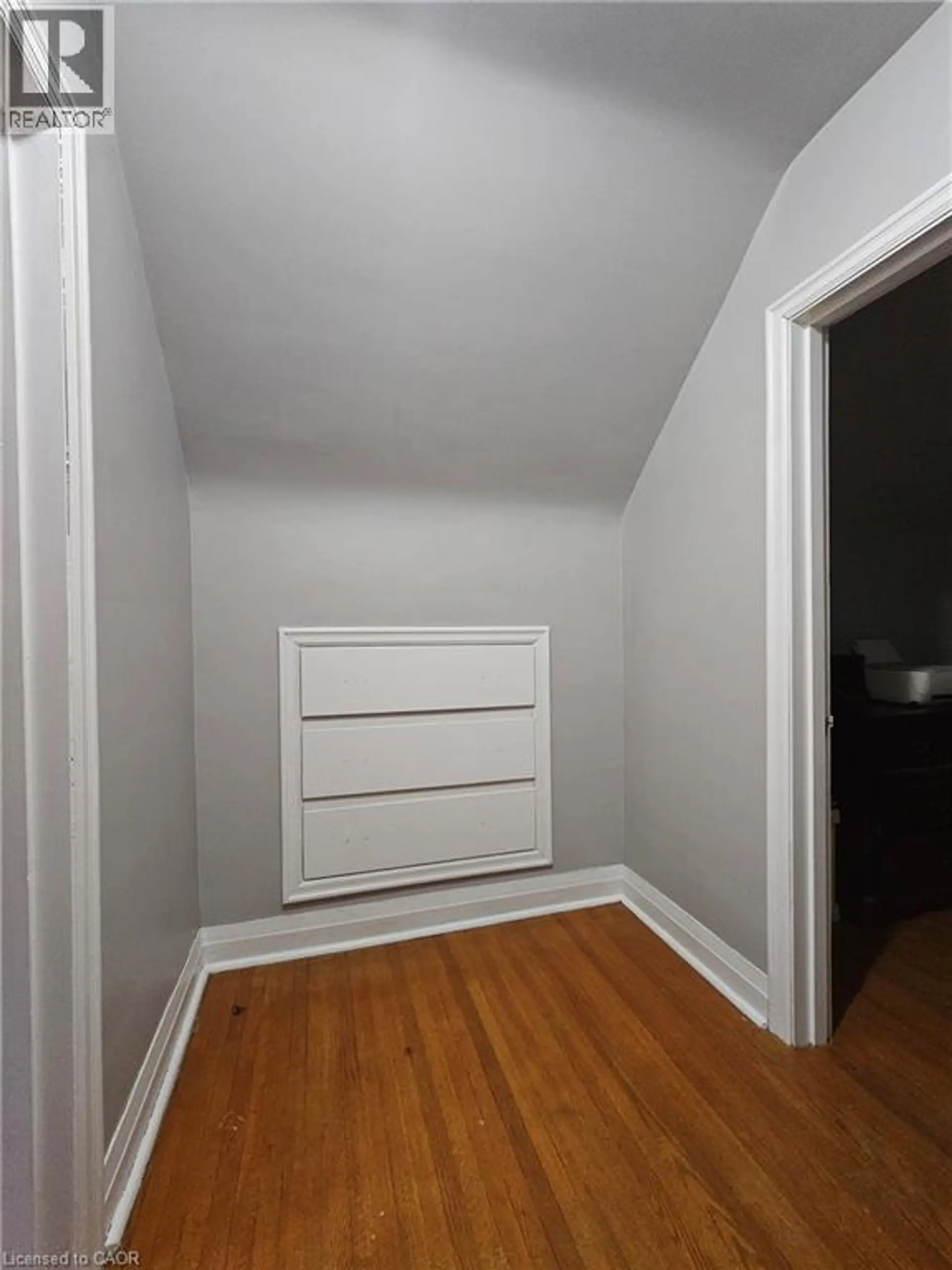 75 BARONS Avenue S - Image 10