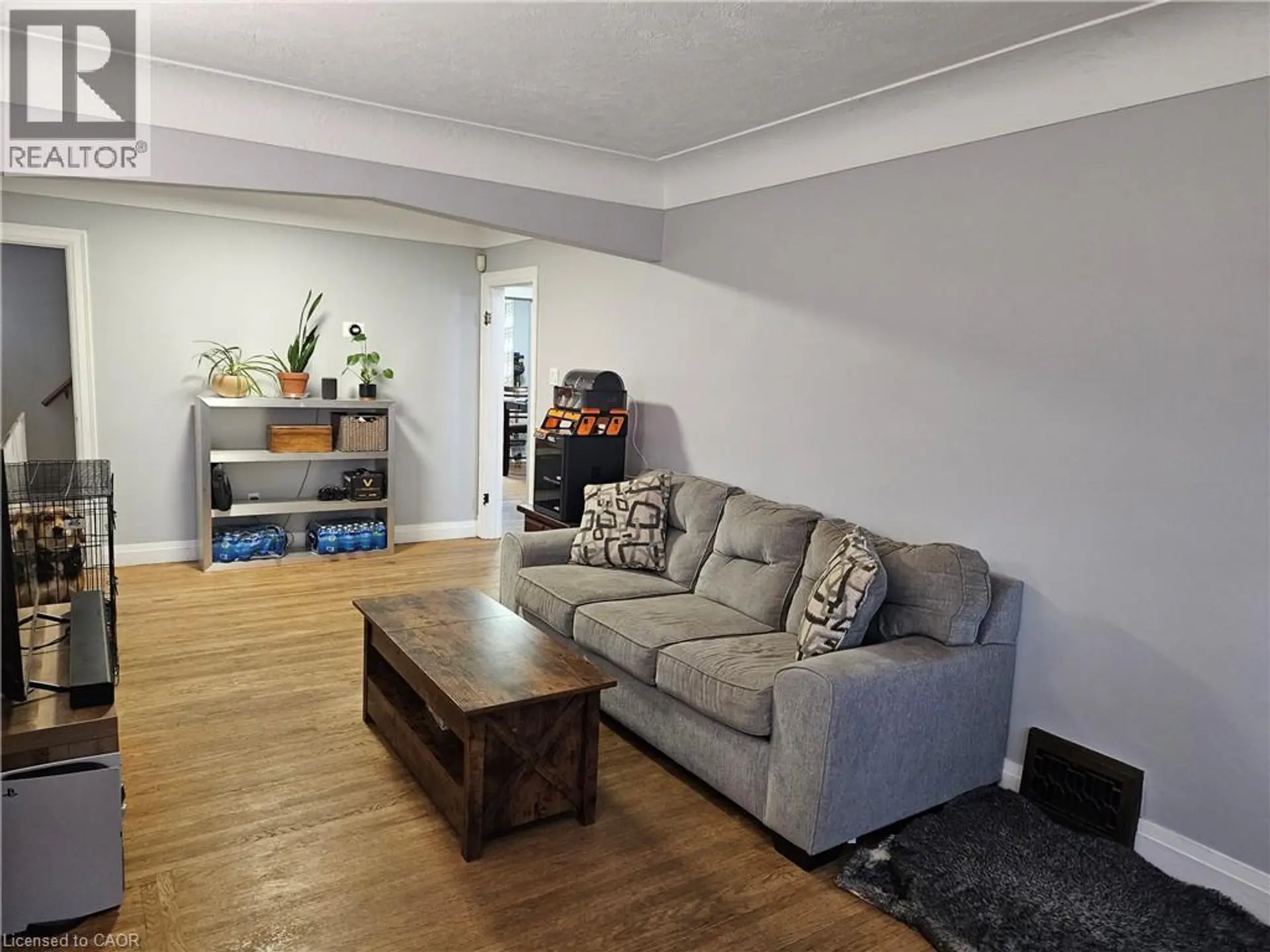 75 BARONS Avenue S - Image 4