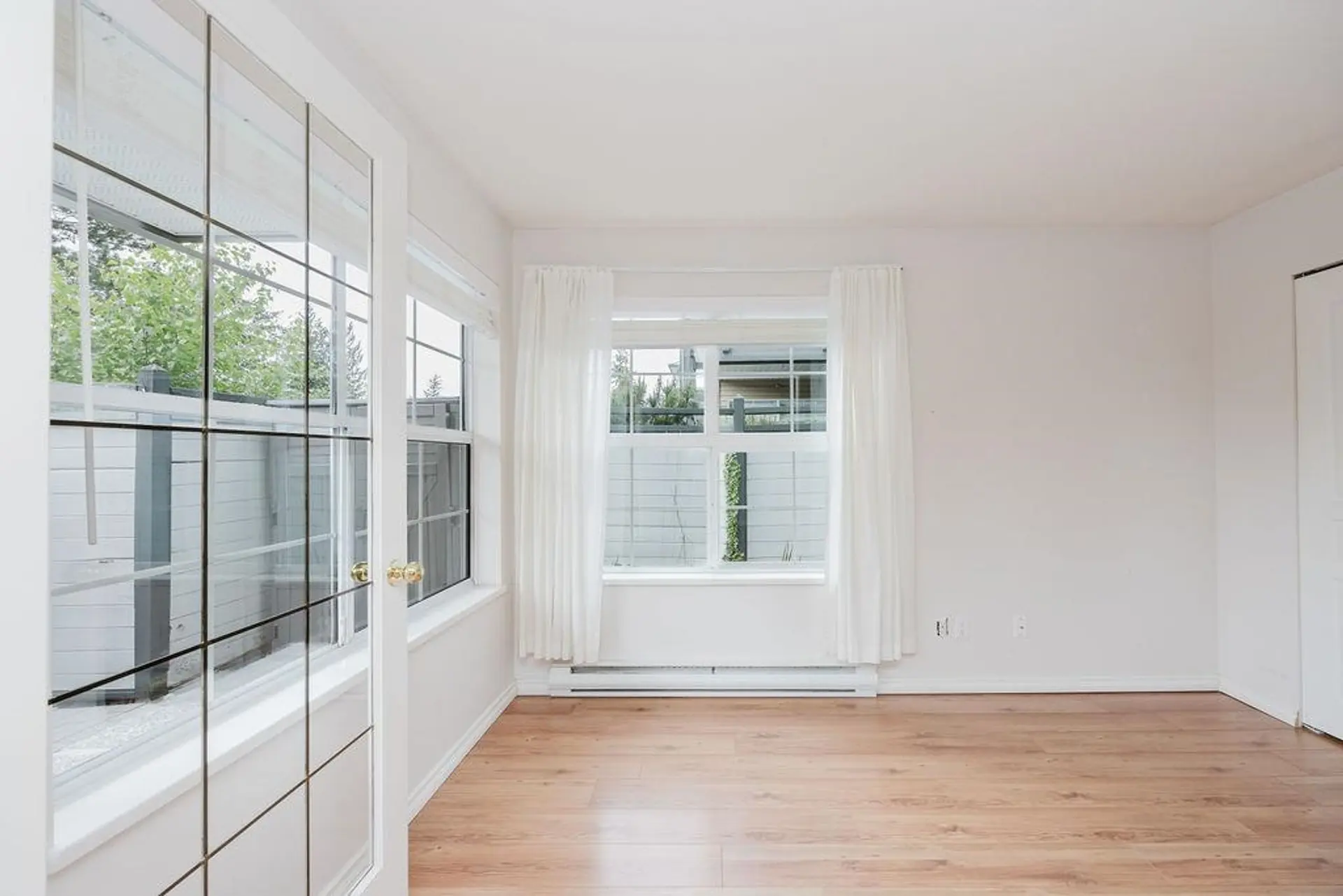 #4 689 Park Road - Image 6