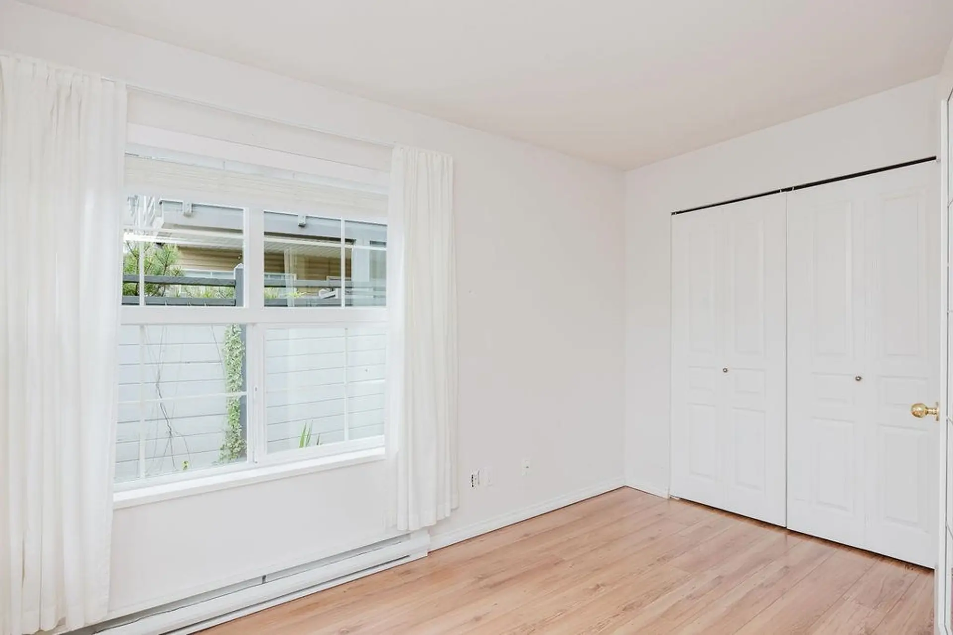 #4 689 Park Road - Image 7
