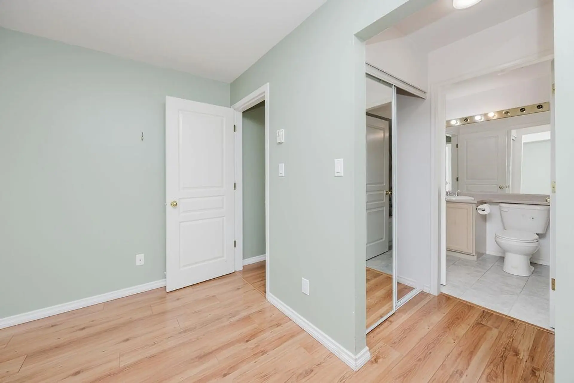 #4 689 Park Road - Image 9