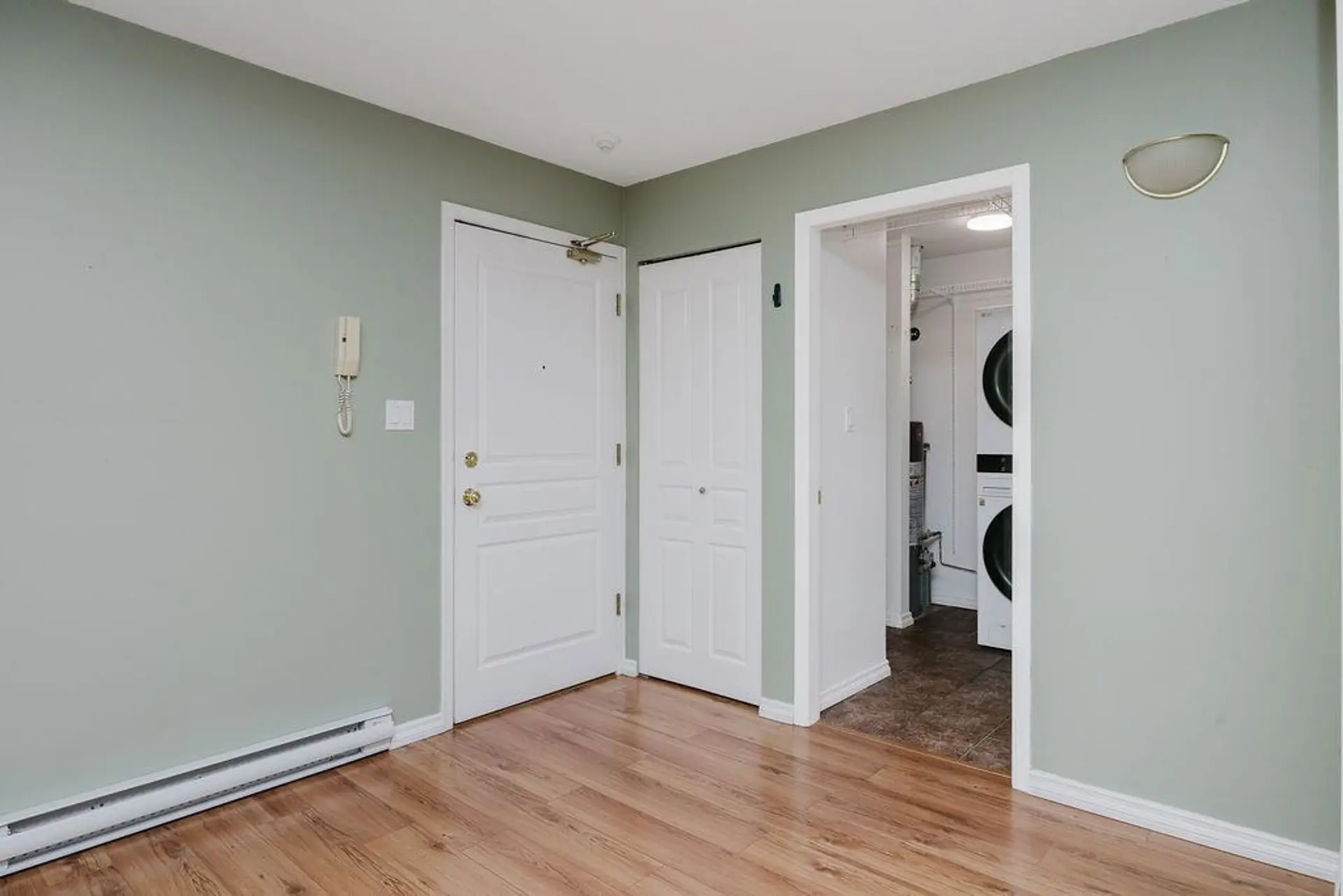 #4 689 Park Road - Image 4