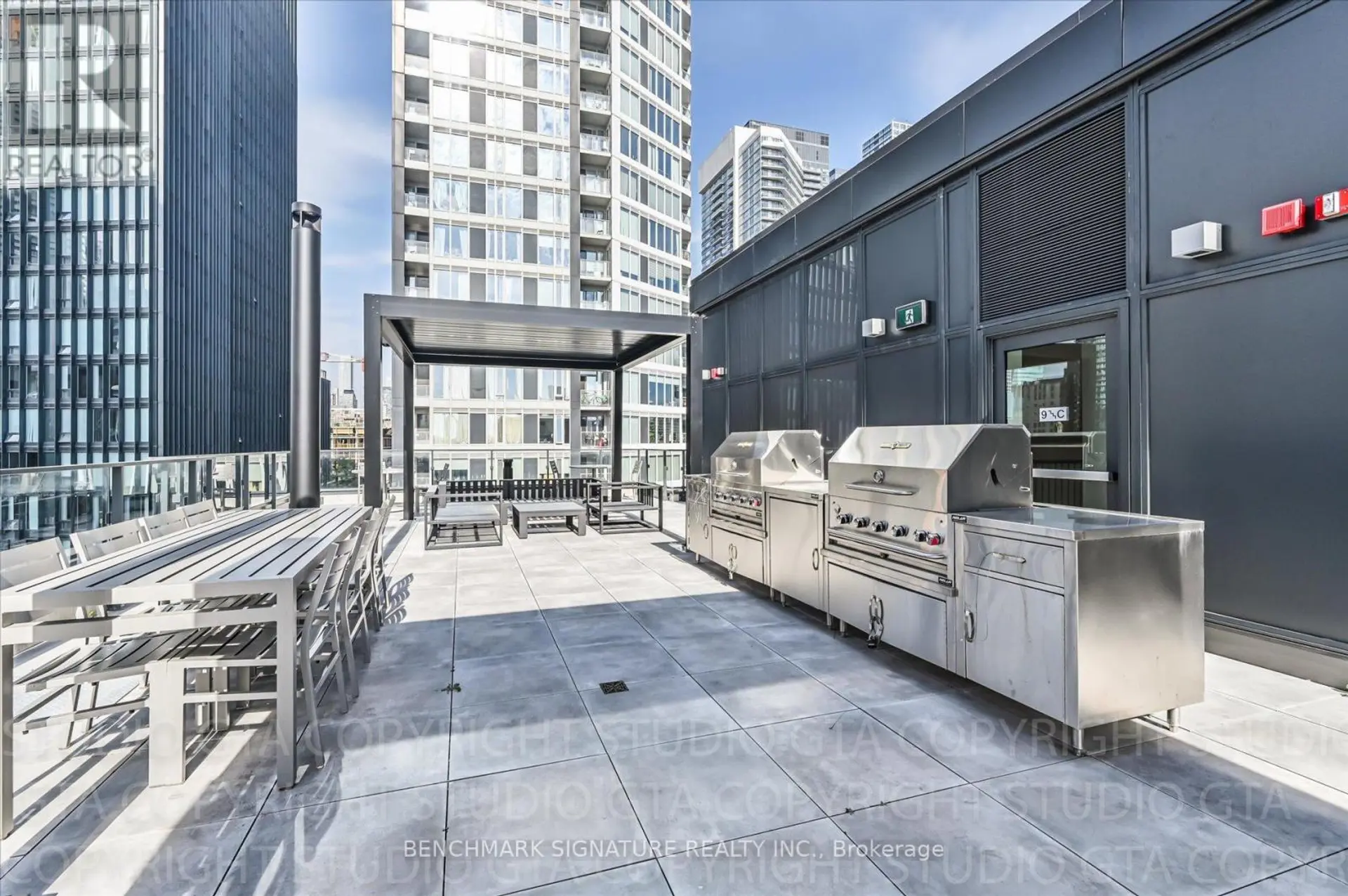 #911 77 SHUTER STREET - Image 11