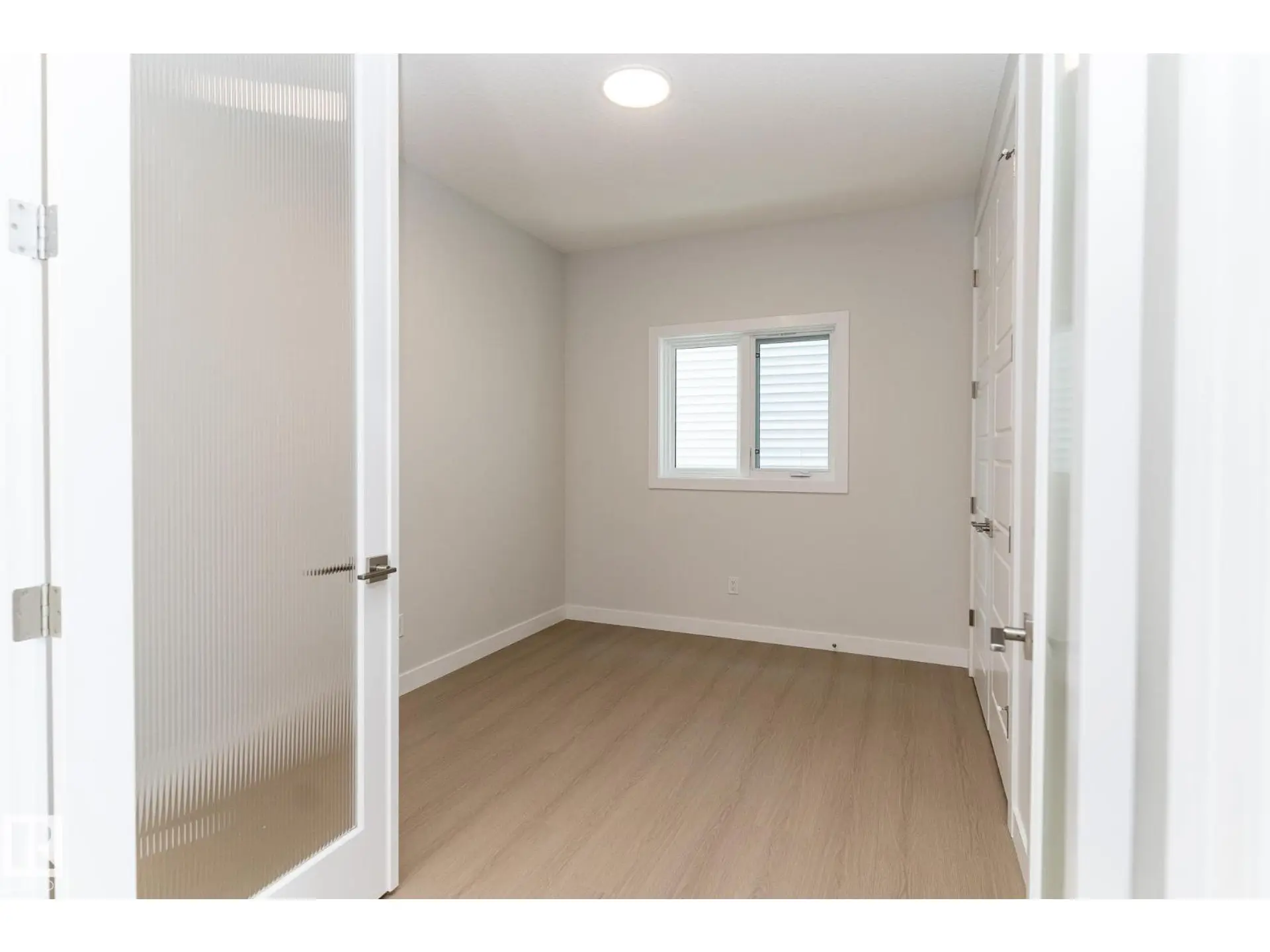 19004 20 AV NW - Image 3