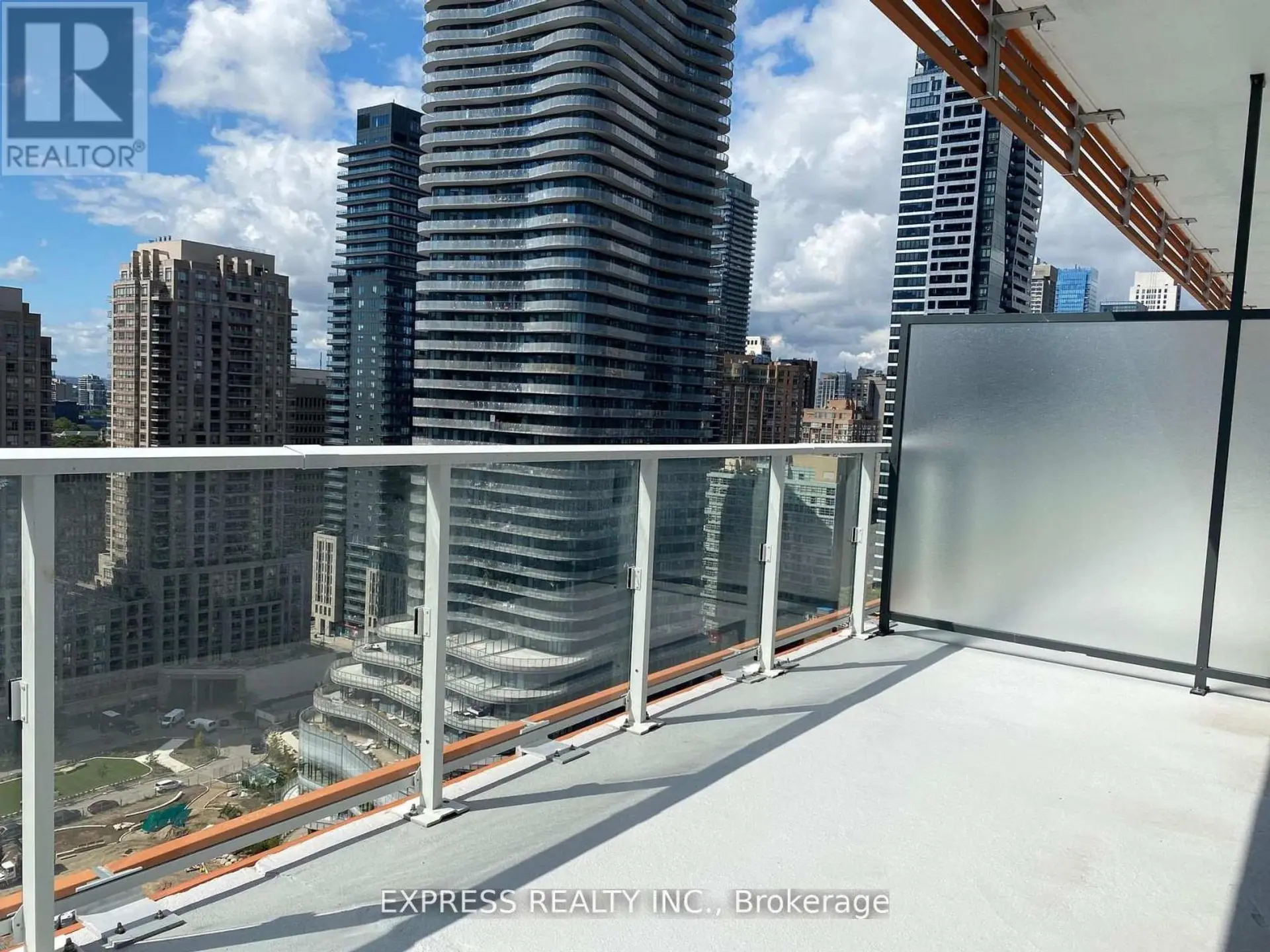 #2206 18 MAITLAND TERRACE - Image 12
