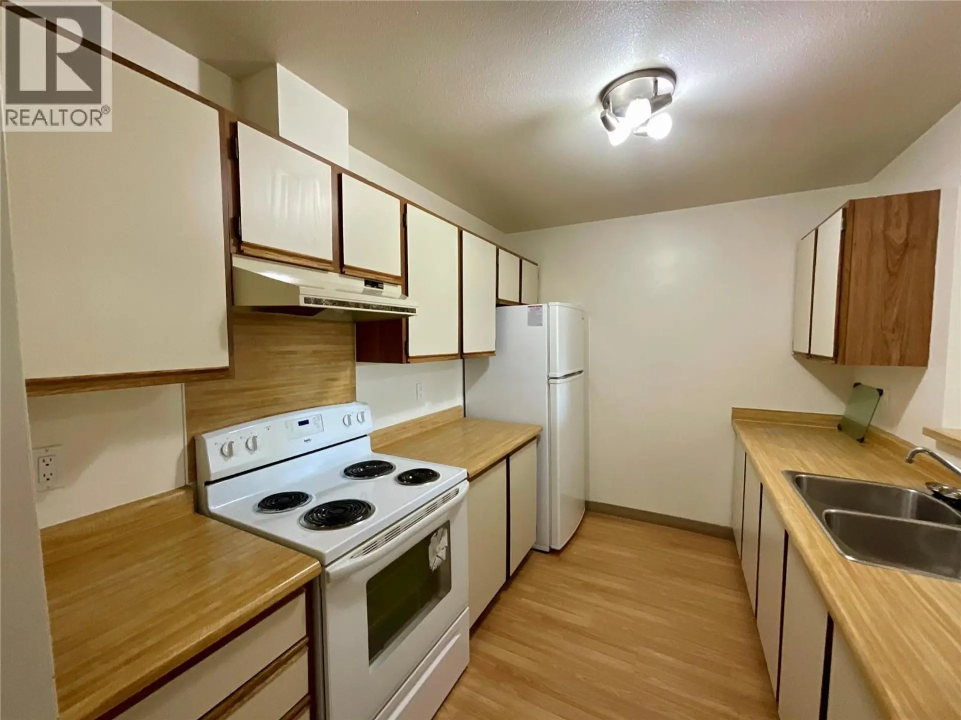 #312 108 Spruce Avenue - Image 2