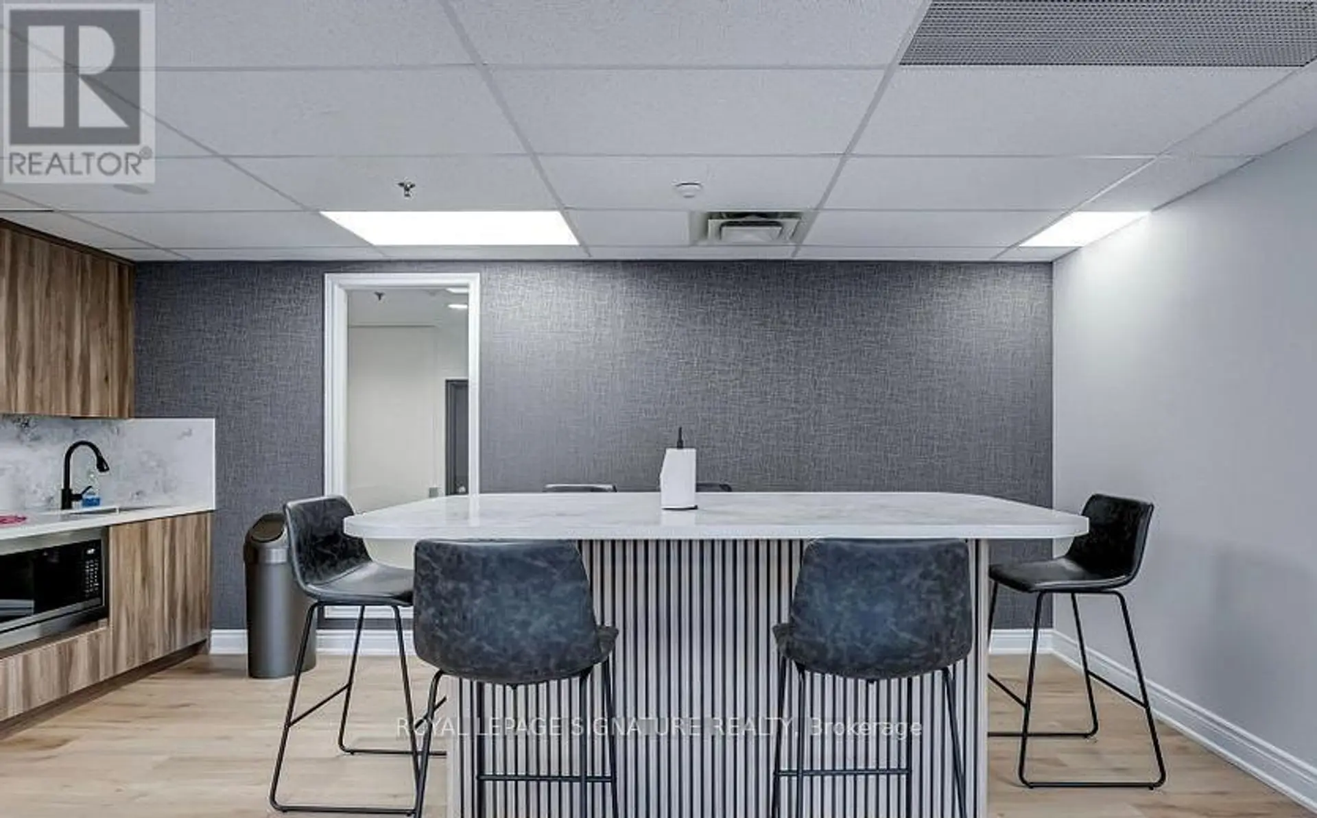 #207 140 BATHURST STREET - Image 20