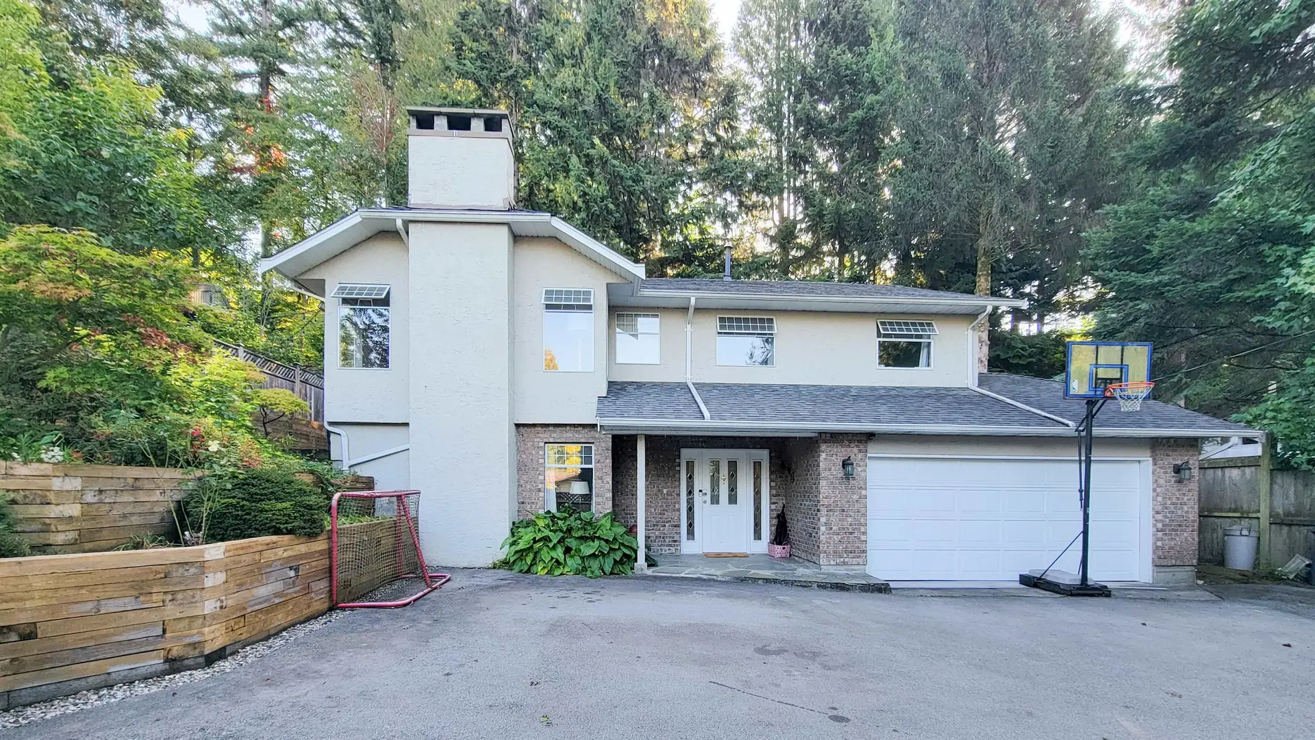 Property at 3595 Wellington Crescent, North Vancouver, BC