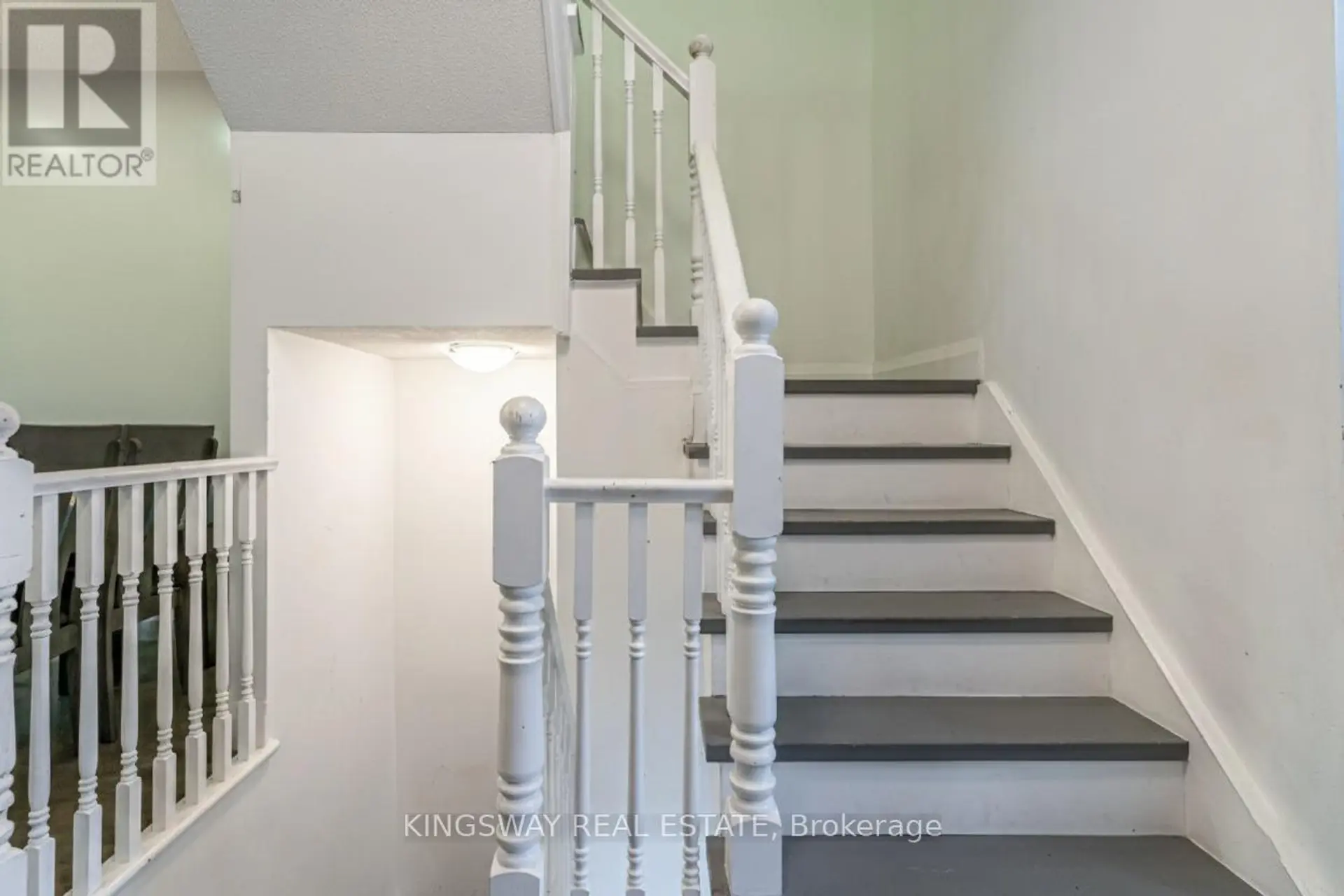 #6 280 HILLCREST AVENUE - Image 18