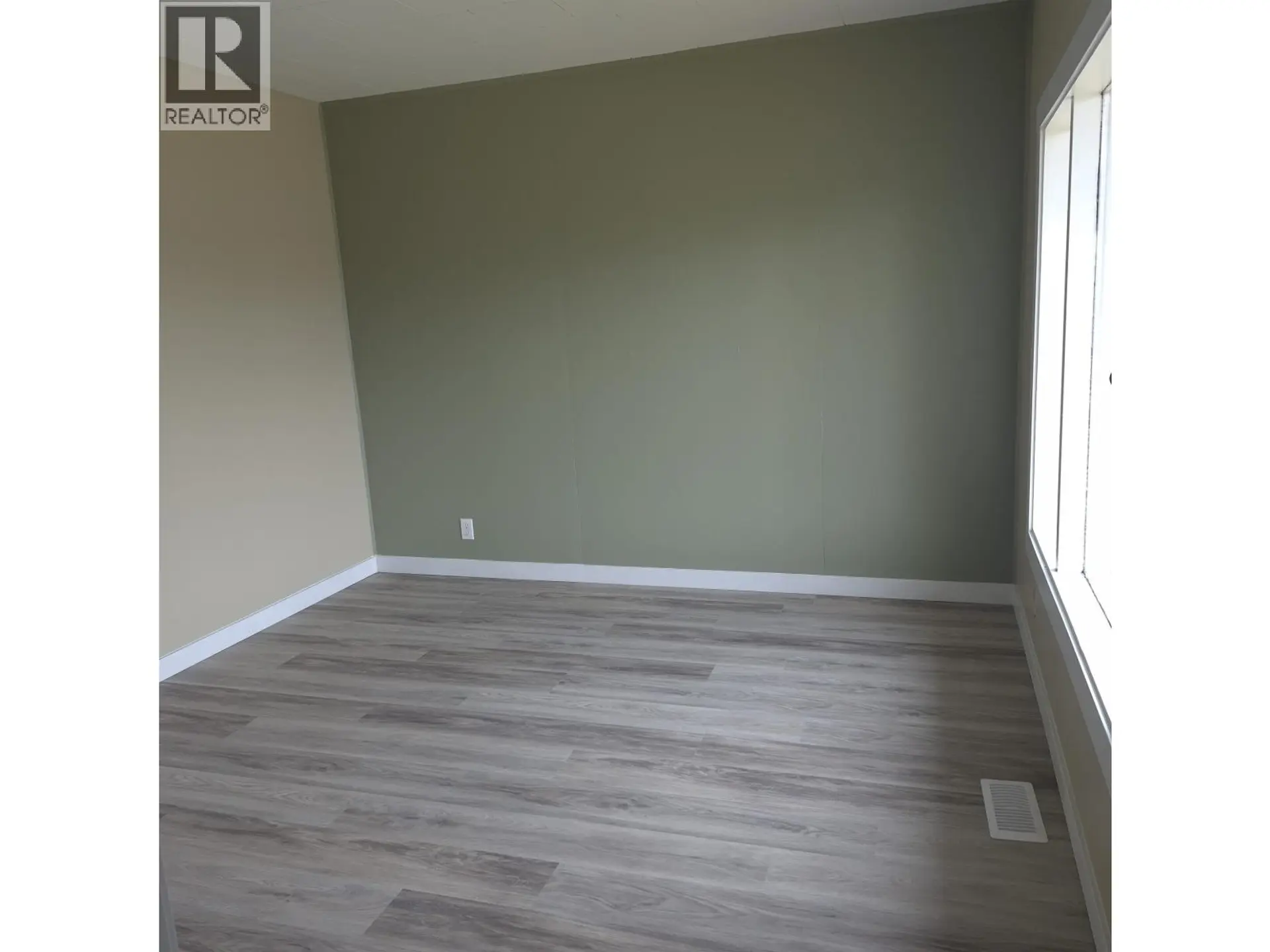 324 W 5TH STREET - Image 13