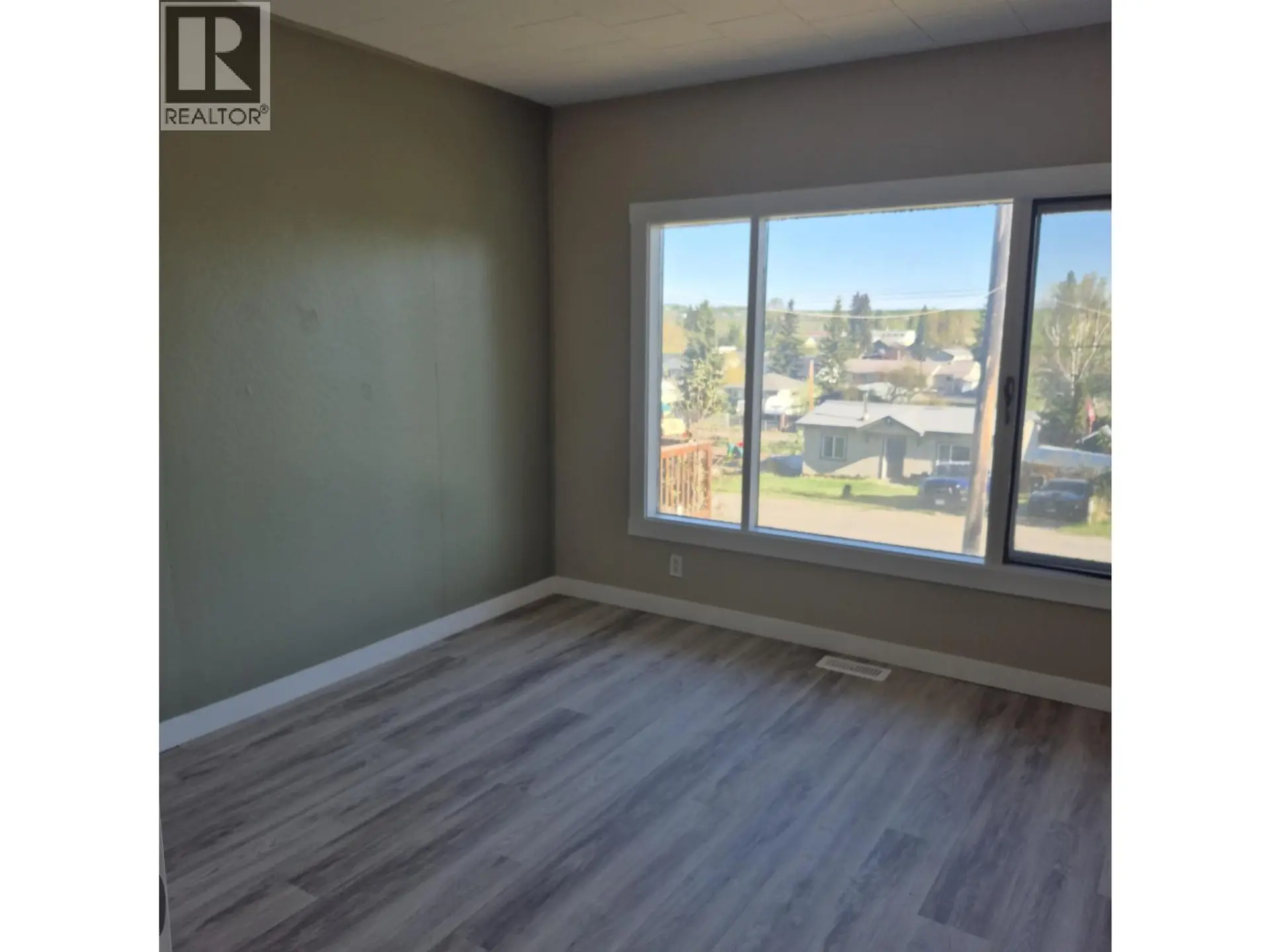 324 W 5TH STREET - Image 10