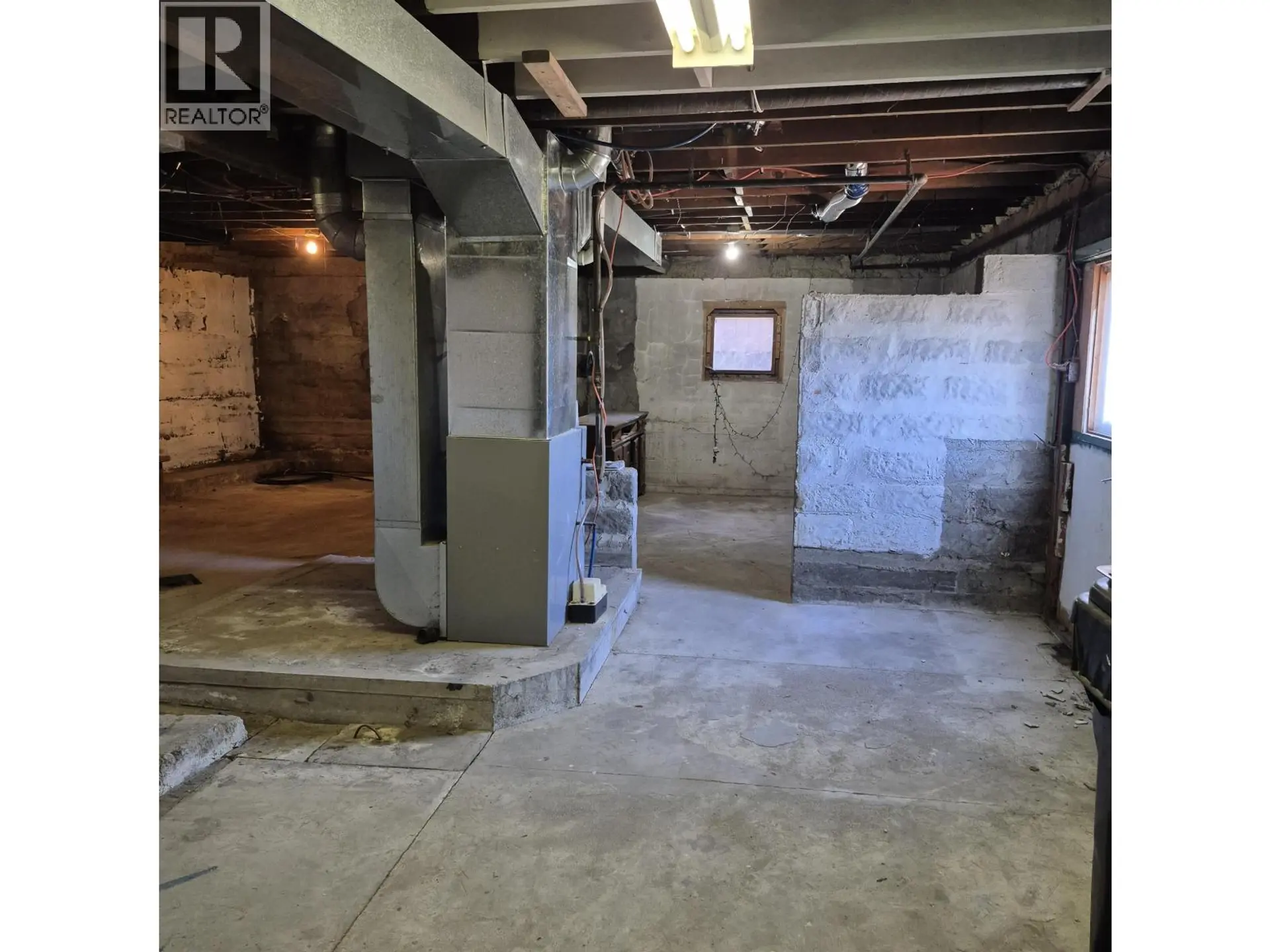324 W 5TH STREET - Image 14