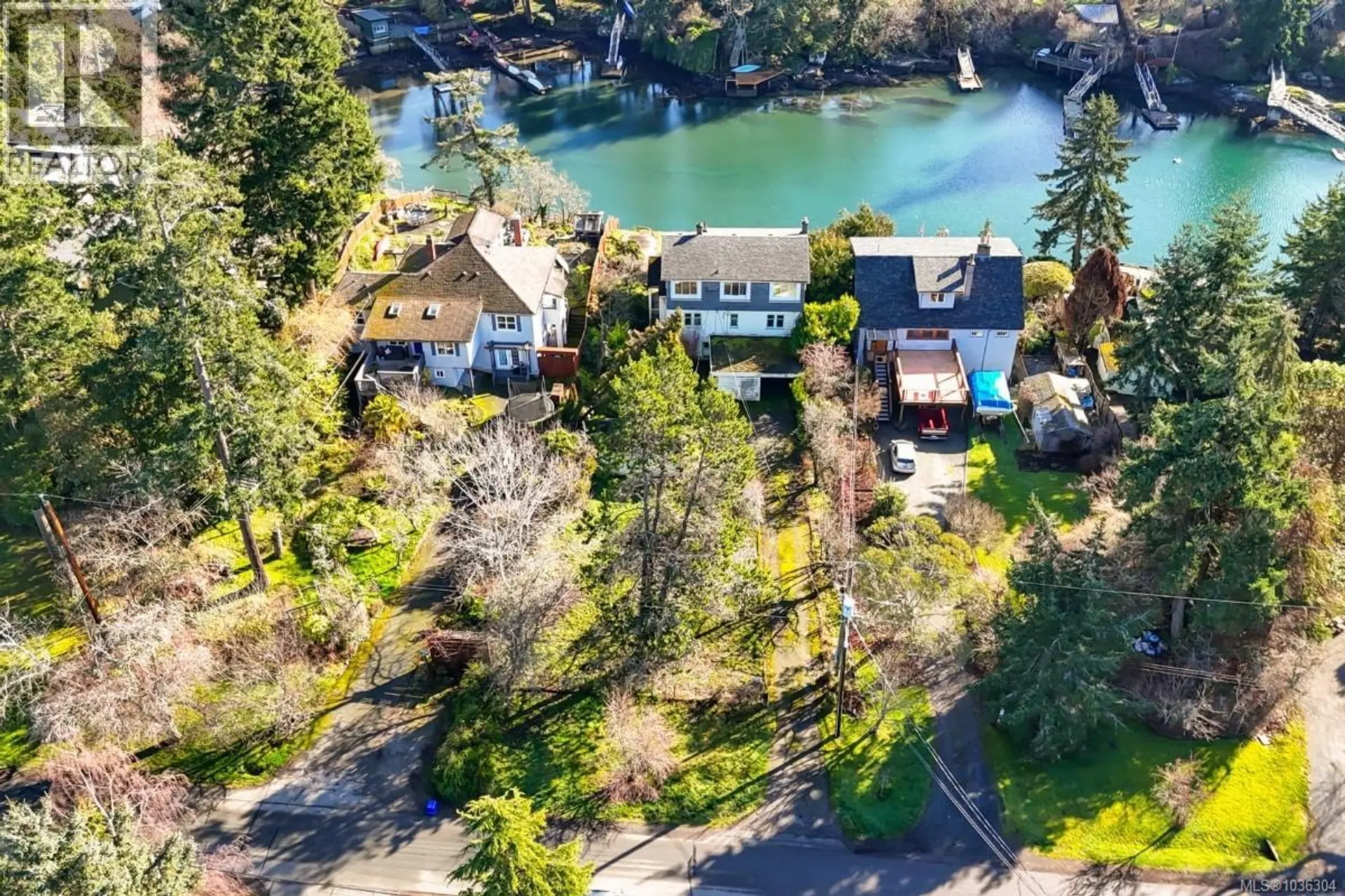 Property at 304 Bessborough Ave, View Royal, BC