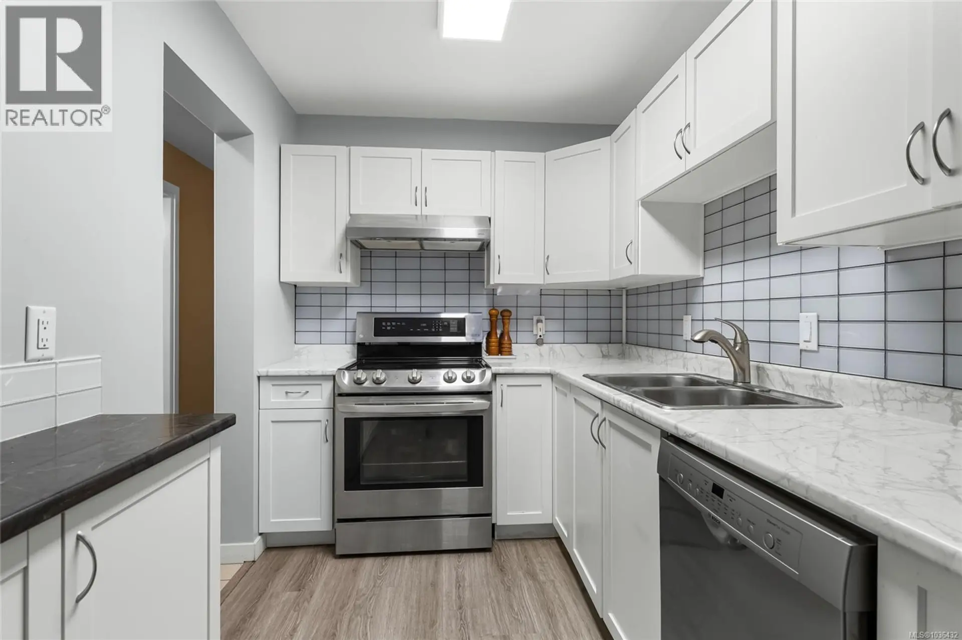 #103 1875 Lansdowne Rd - Image 10