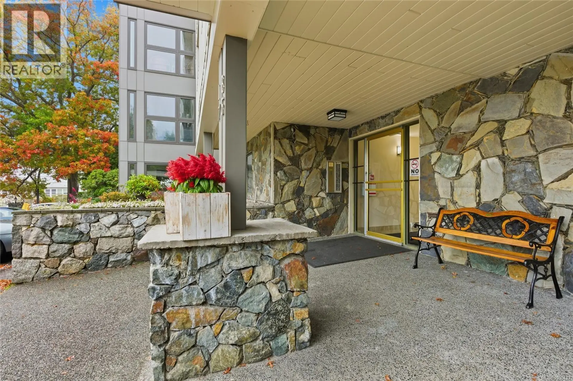 #103 1875 Lansdowne Rd - Image 13