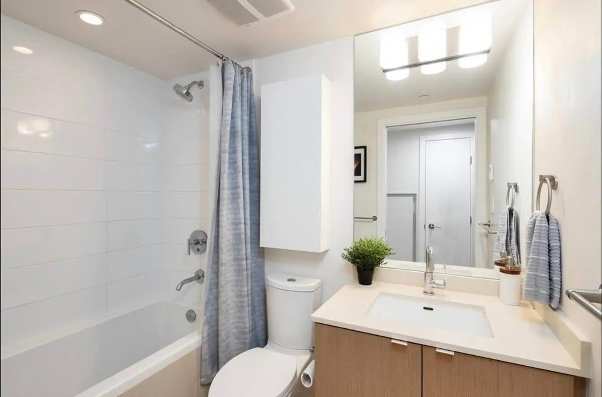 #302 161 E 1st Avenue - Image 8