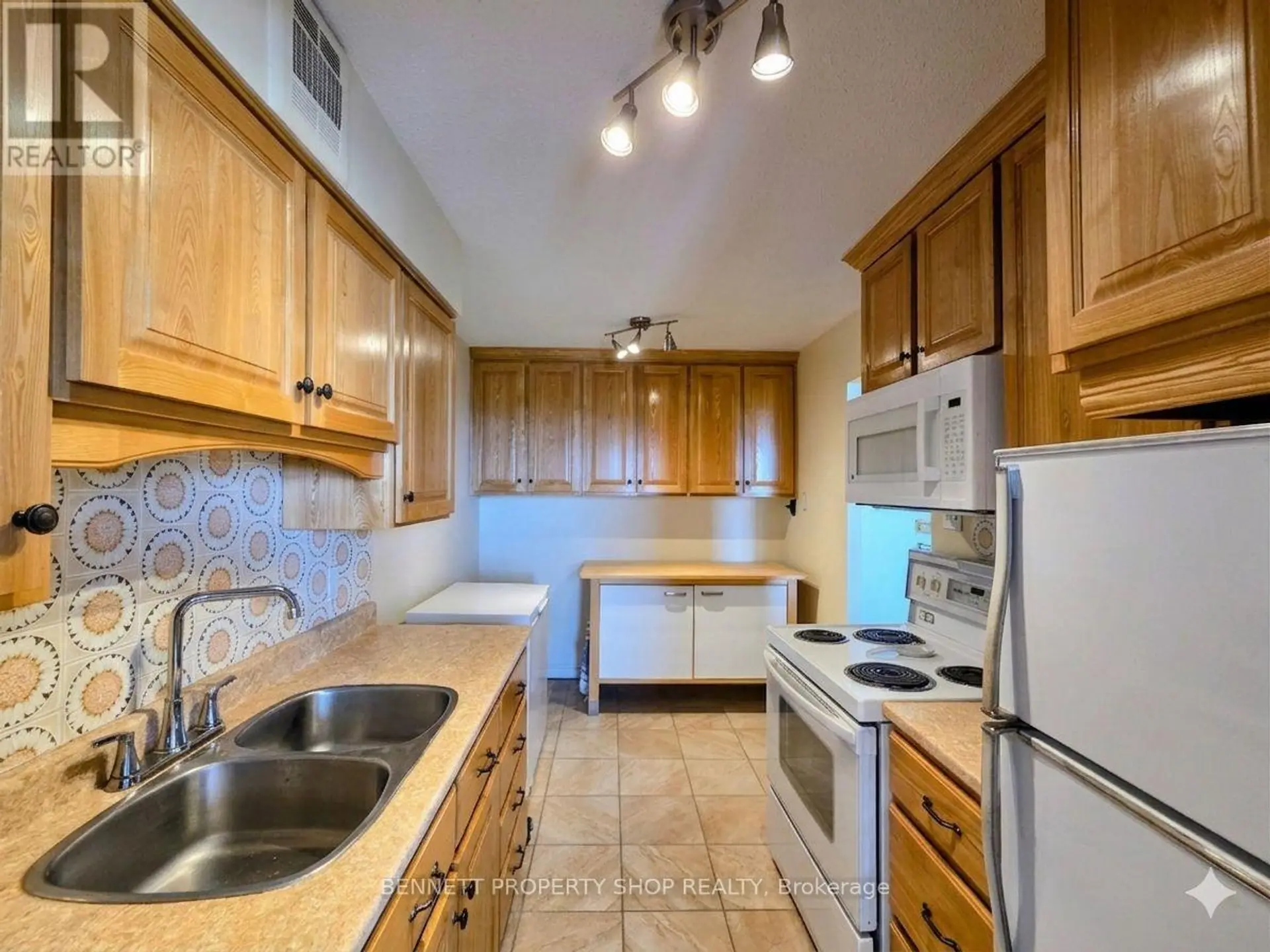 #1007 2400 VIRGINIA DRIVE - Image 10