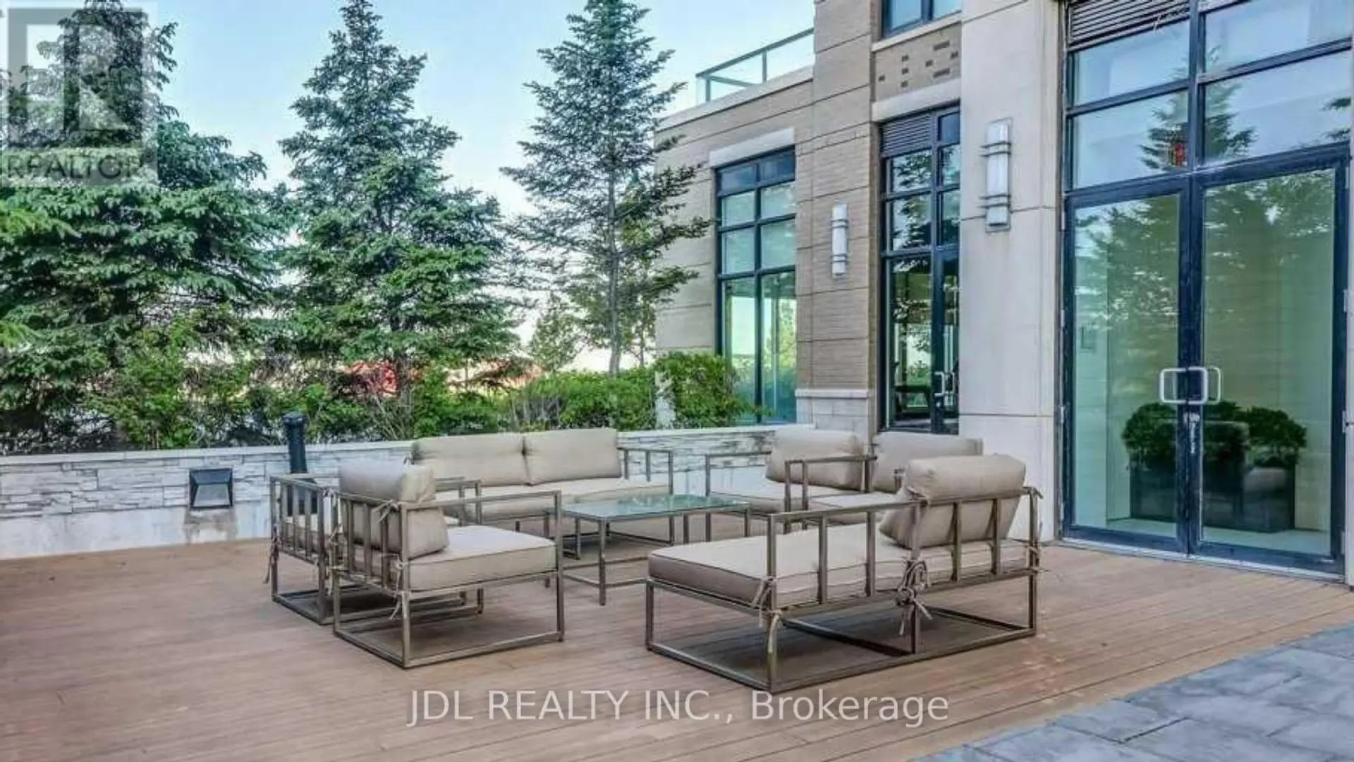 #214 111 UPPER DUKE CRESCENT - Image 16