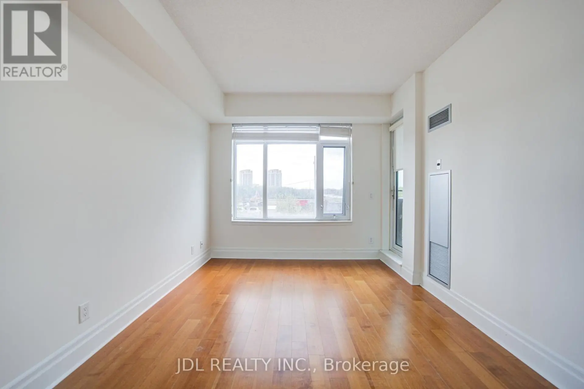 #214 111 UPPER DUKE CRESCENT - Image 6