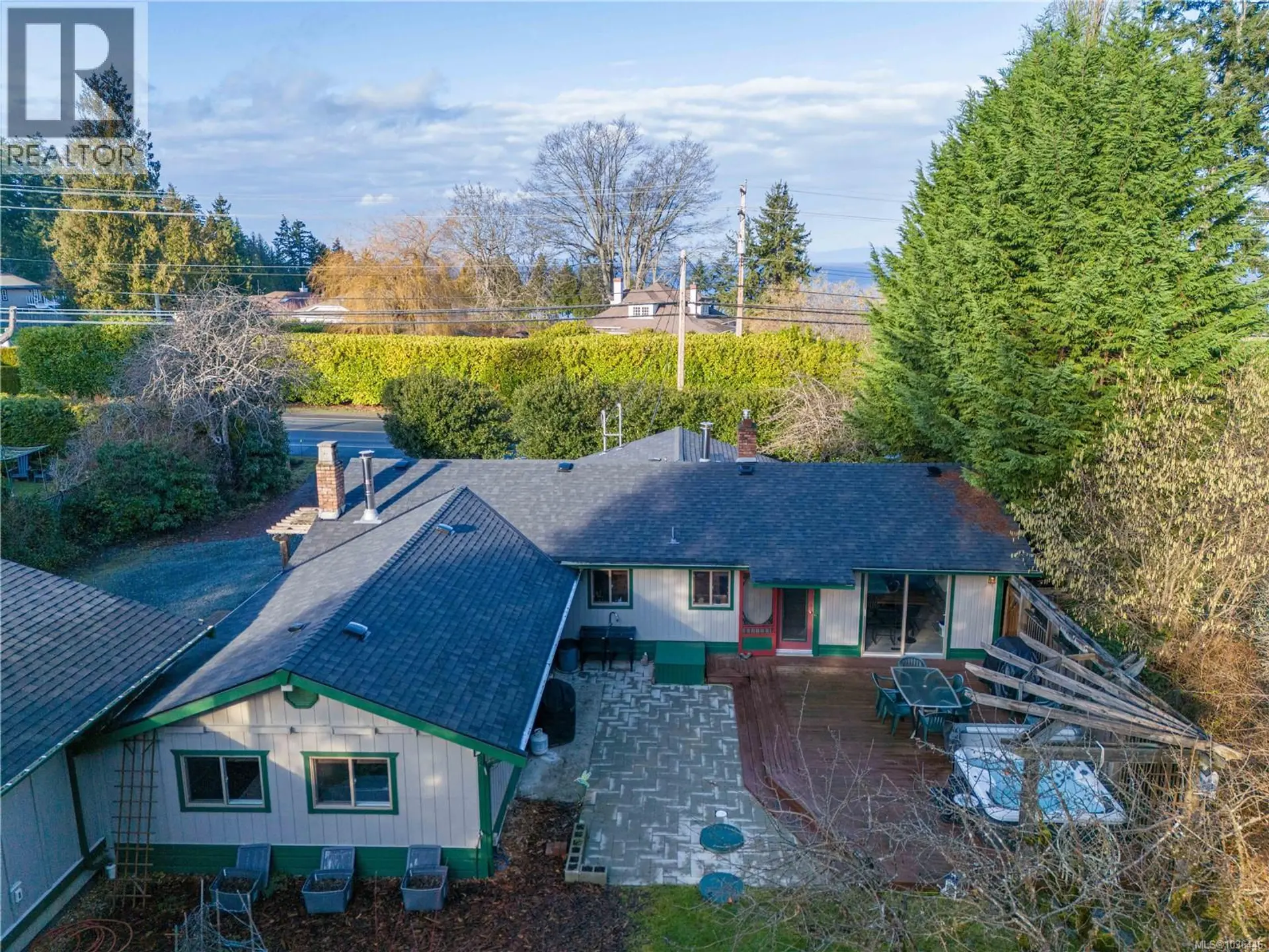 Property at 3872 Island Hwy W, Qualicum Beach, BC