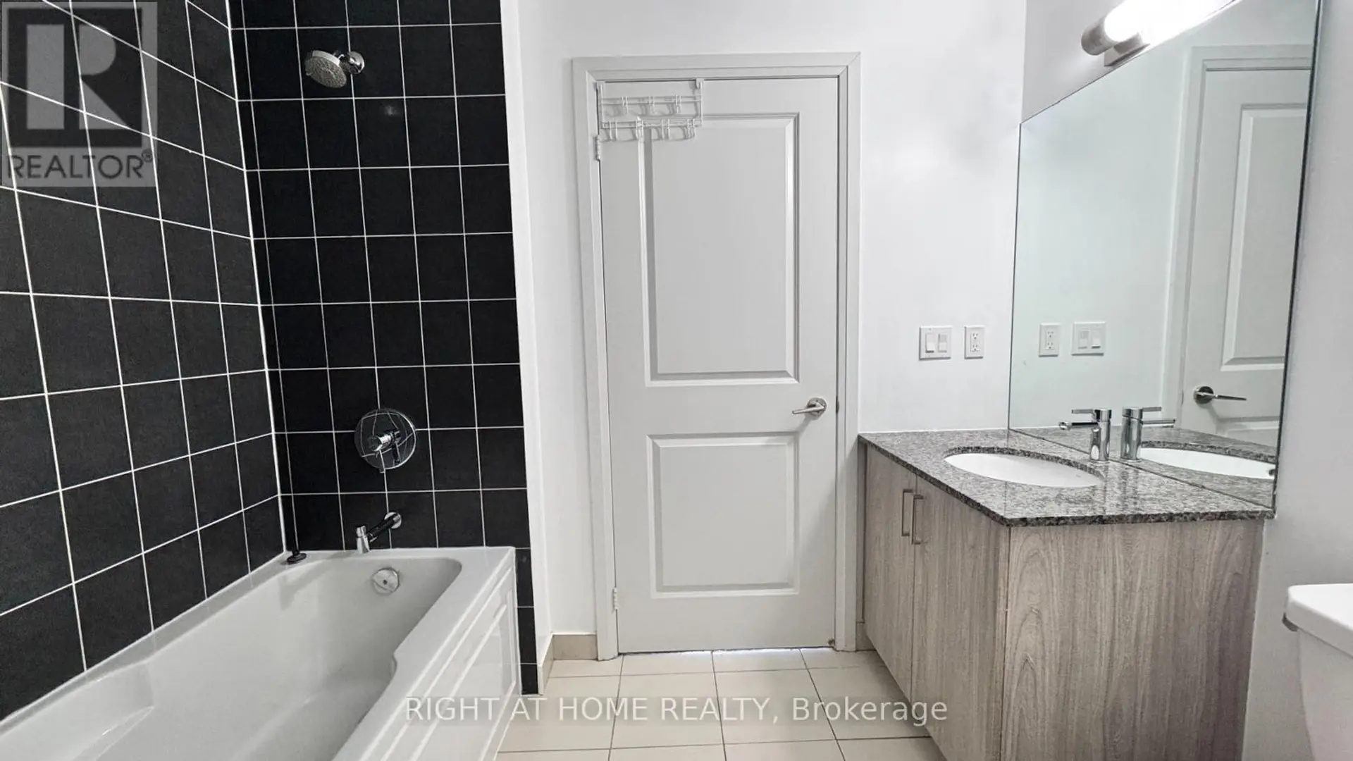 #824 20 MEADOWGLEN PLACE - Image 19