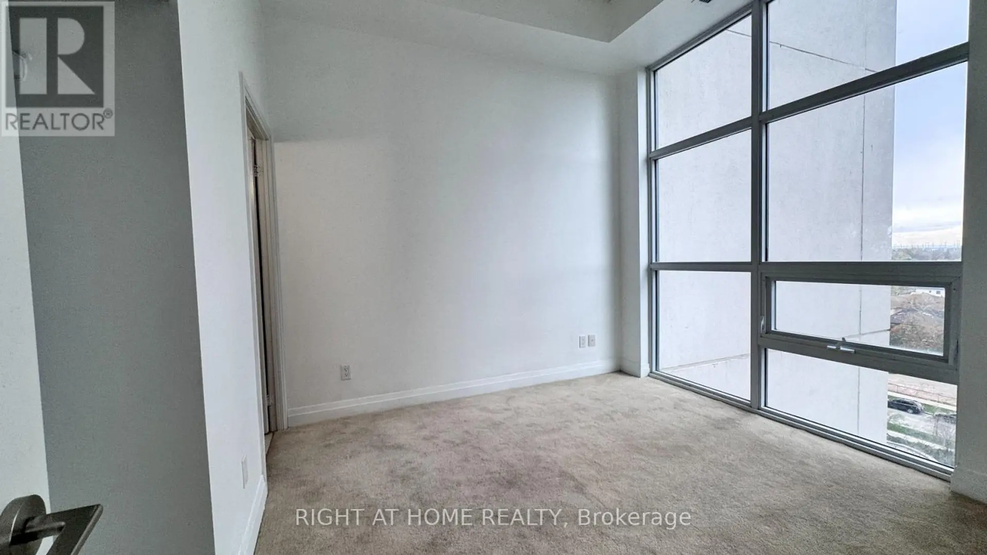 #824 20 MEADOWGLEN PLACE - Image 9