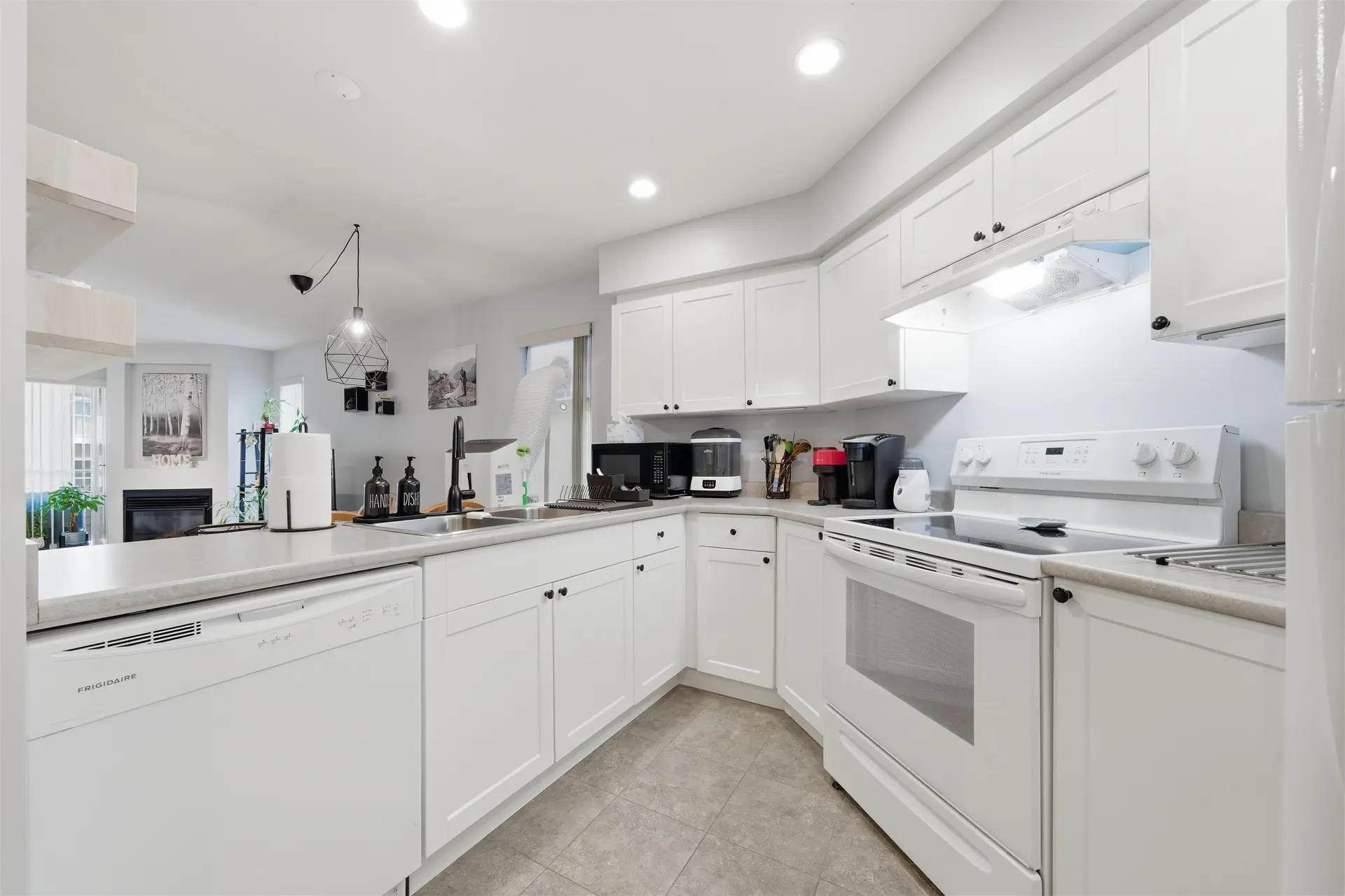 #309 2915 Glen Drive - Image 5