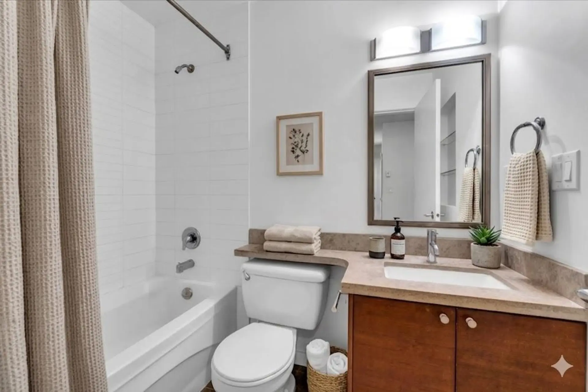 #313 1010 Howe Street - Image 10