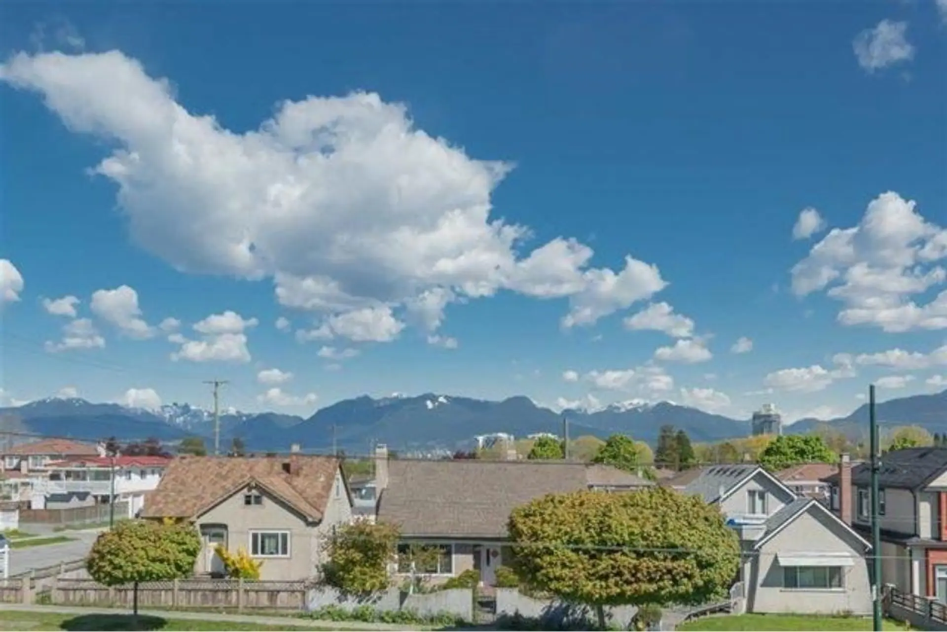 2208 E 41st Avenue - Image 2