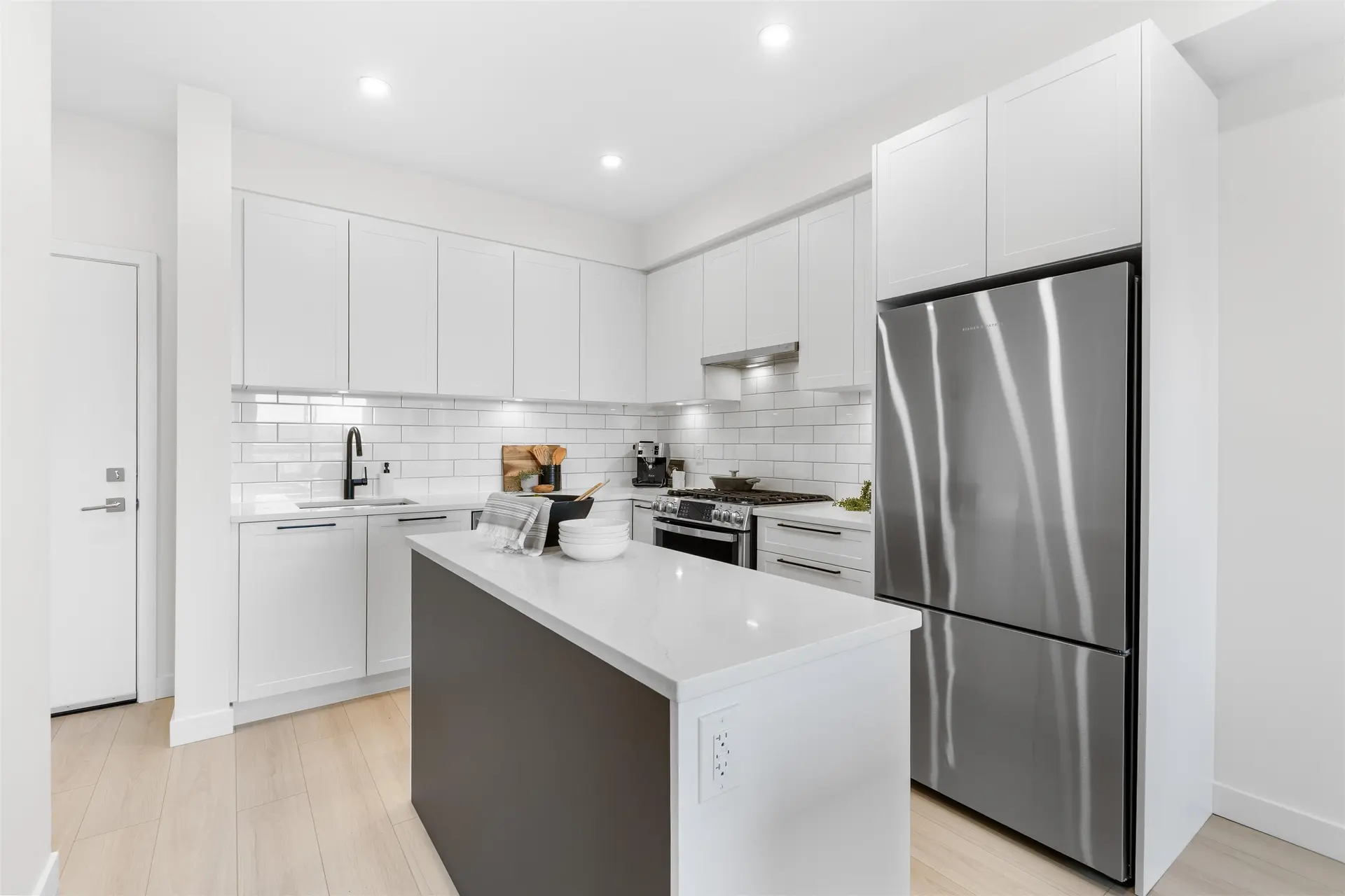 #405 32174 George Ferguson Way - Image 3