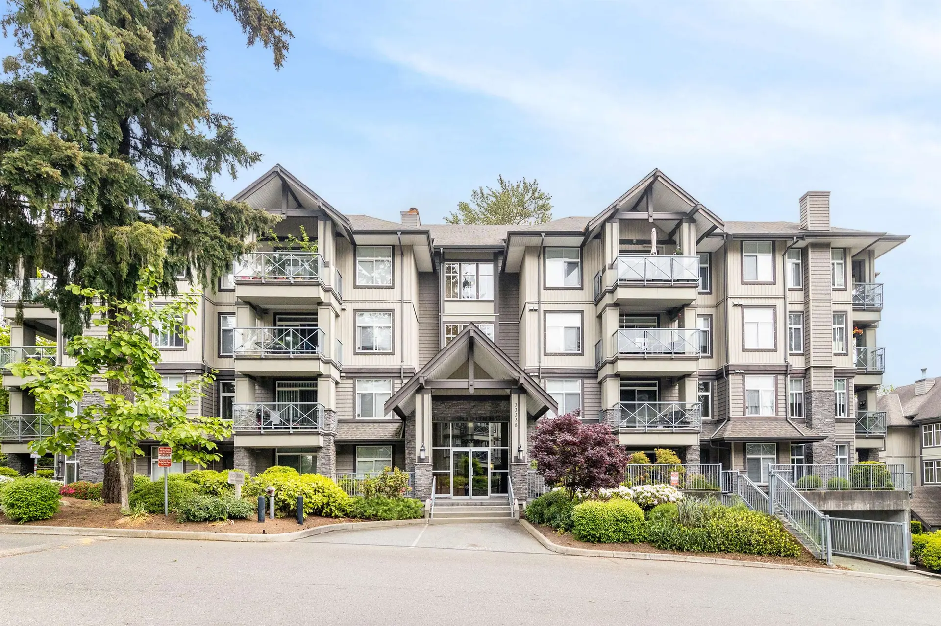 Property at #107 33338 E Bourquin Crescent, Abbotsford, BC