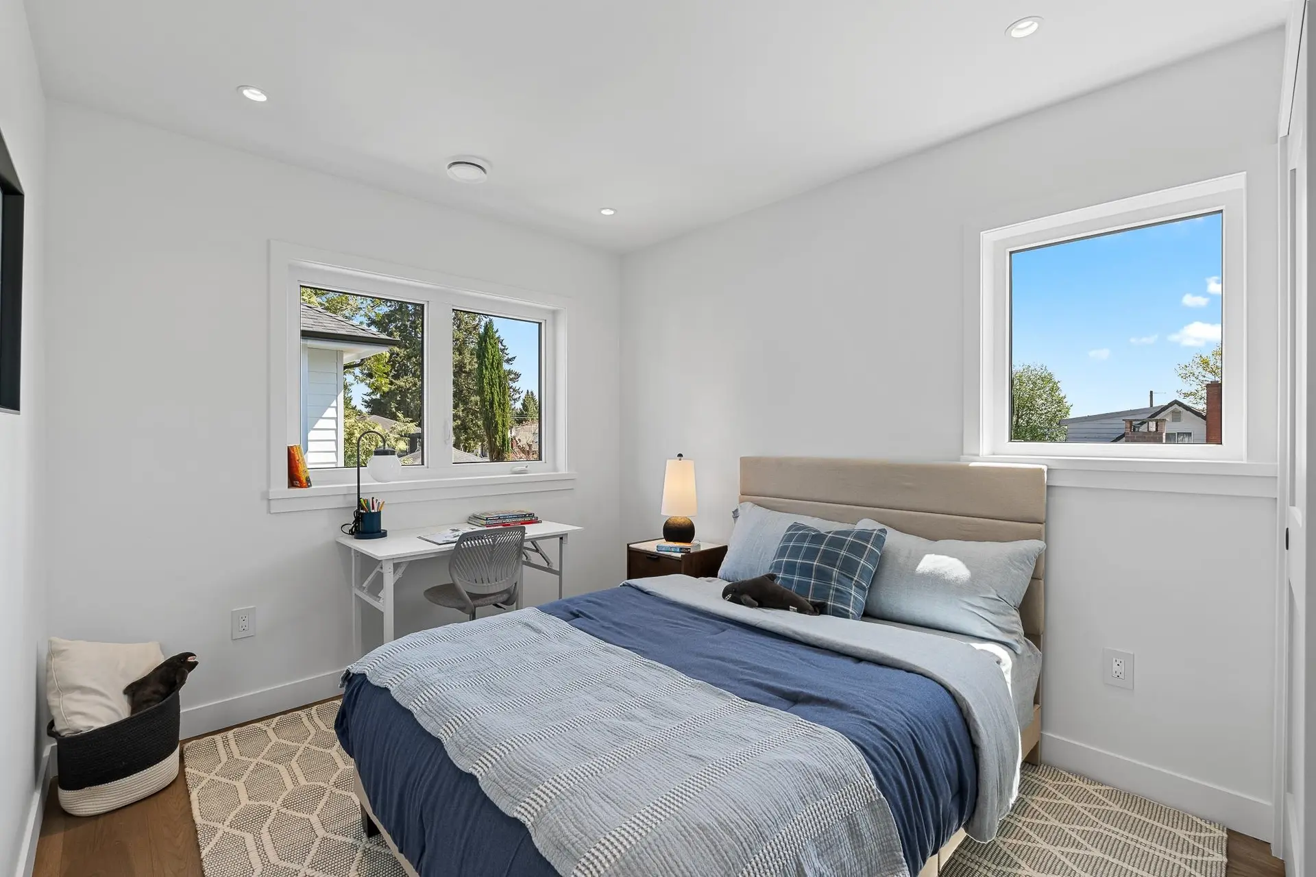 #4 1860 Moore Avenue - Image 13