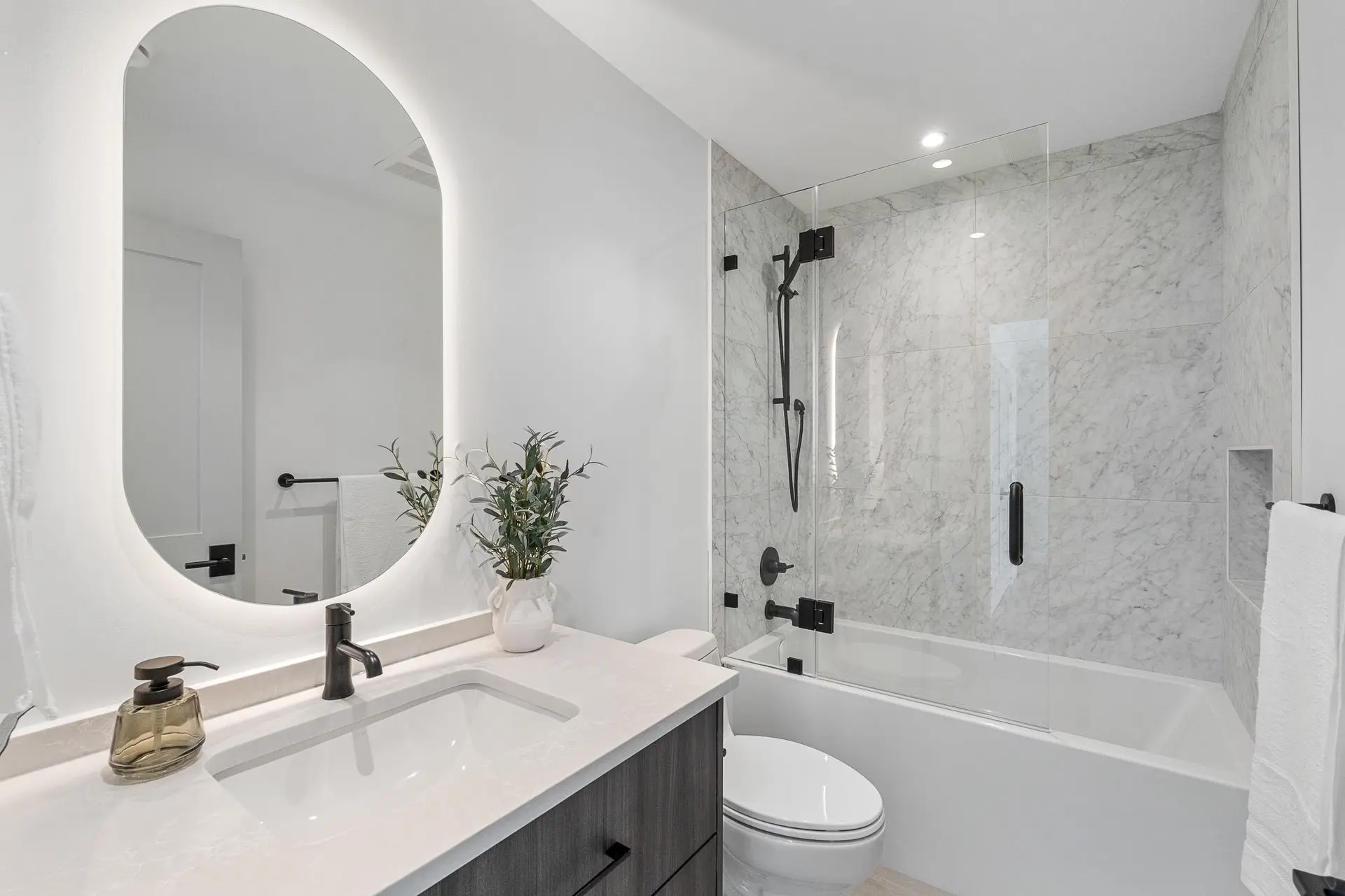 #4 1860 Moore Avenue - Image 17