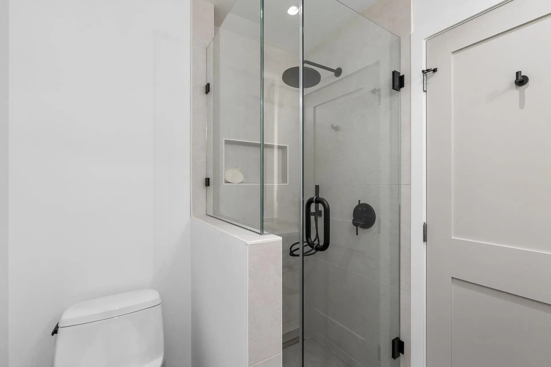 #4 1860 Moore Avenue - Image 12