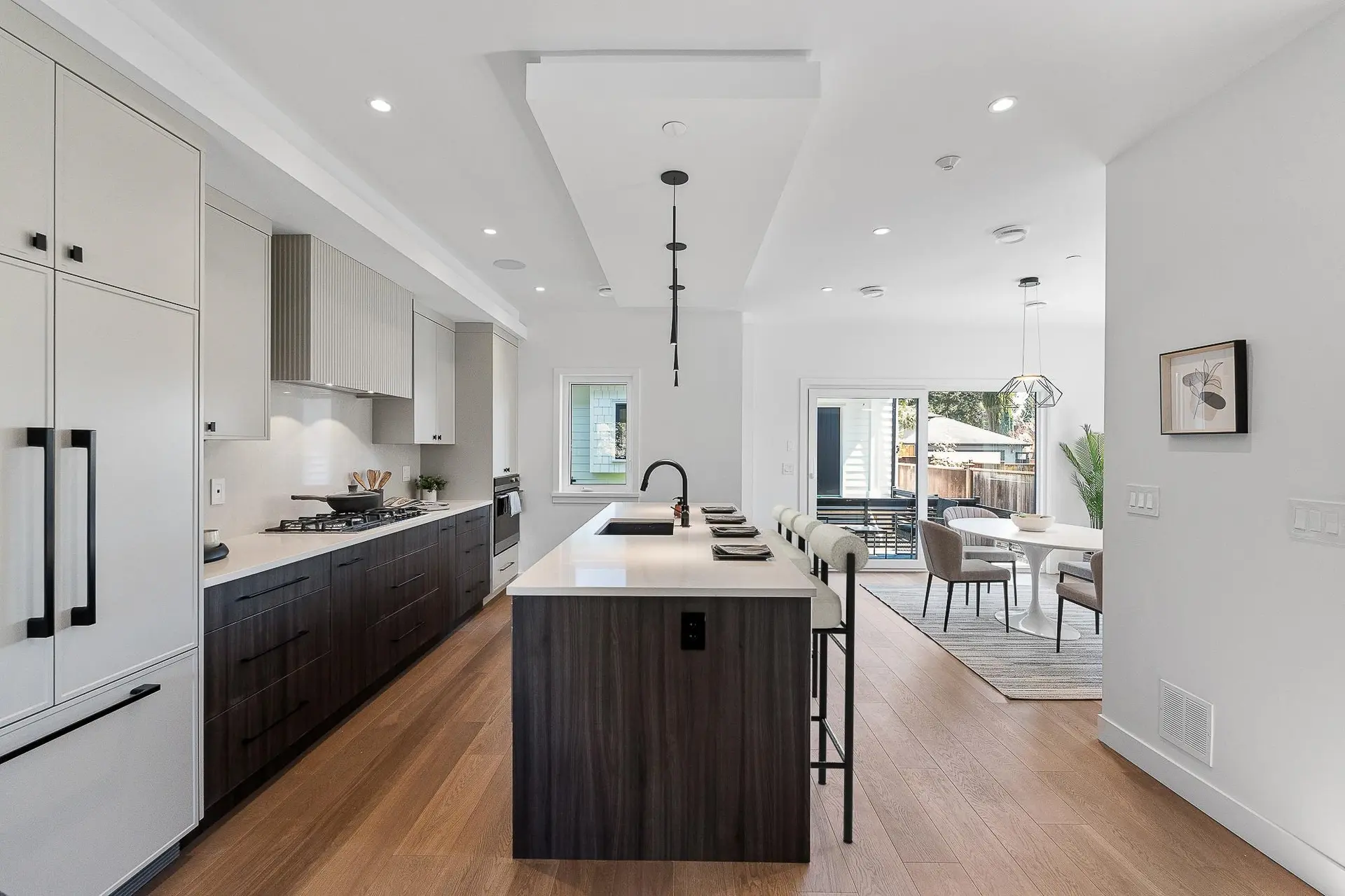 #4 1860 Moore Avenue - Image 3
