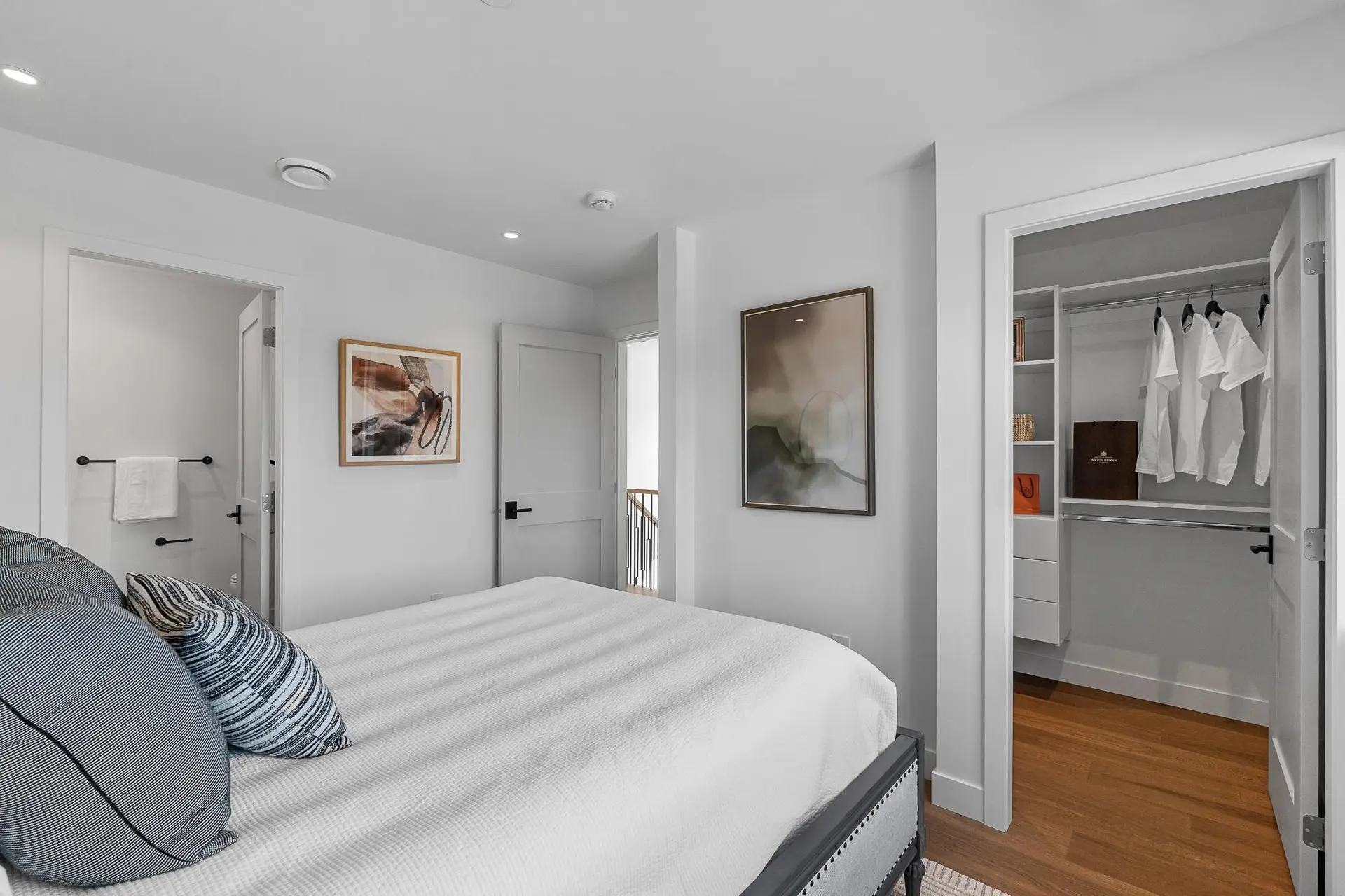 #4 1860 Moore Avenue - Image 9