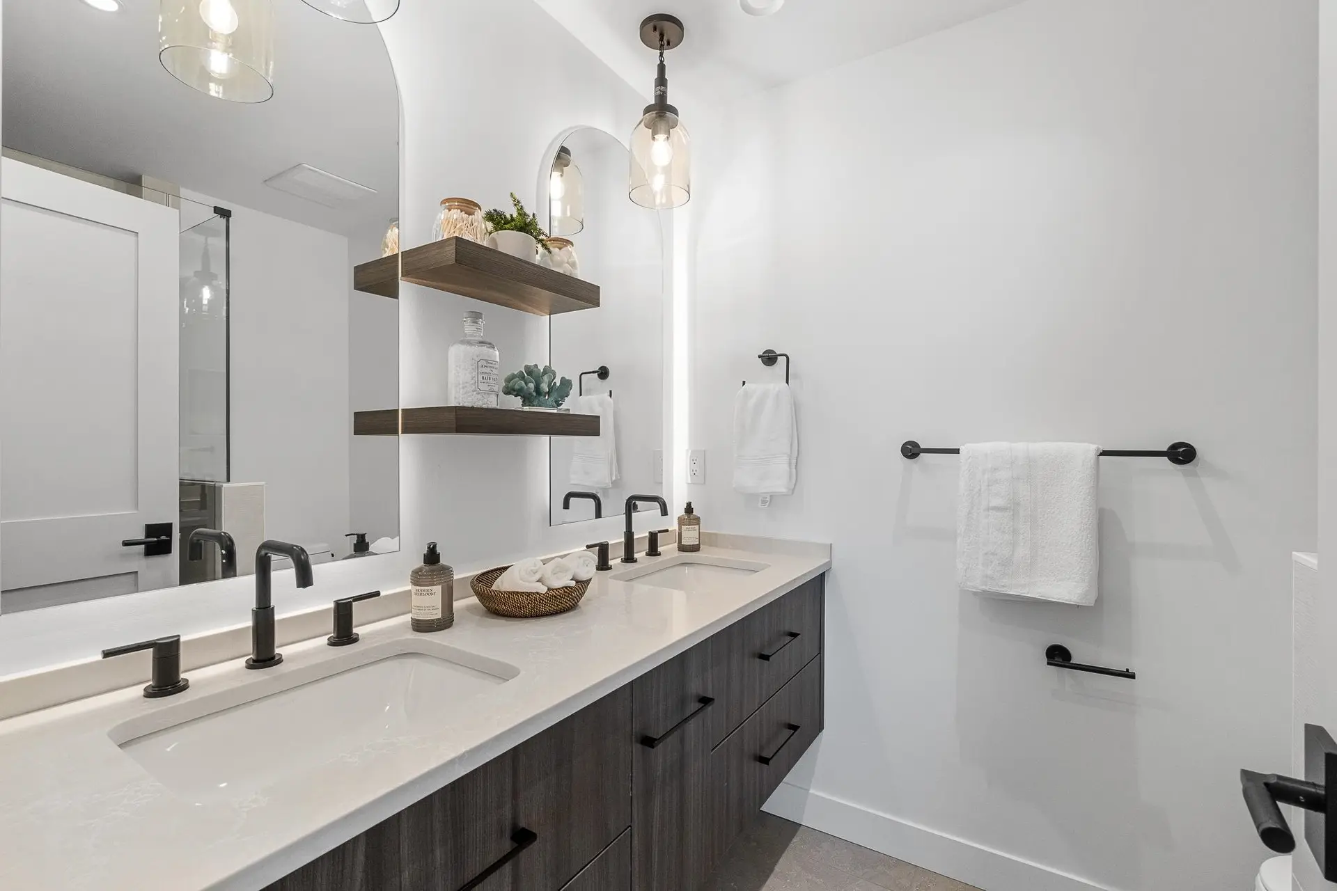 #4 1860 Moore Avenue - Image 11