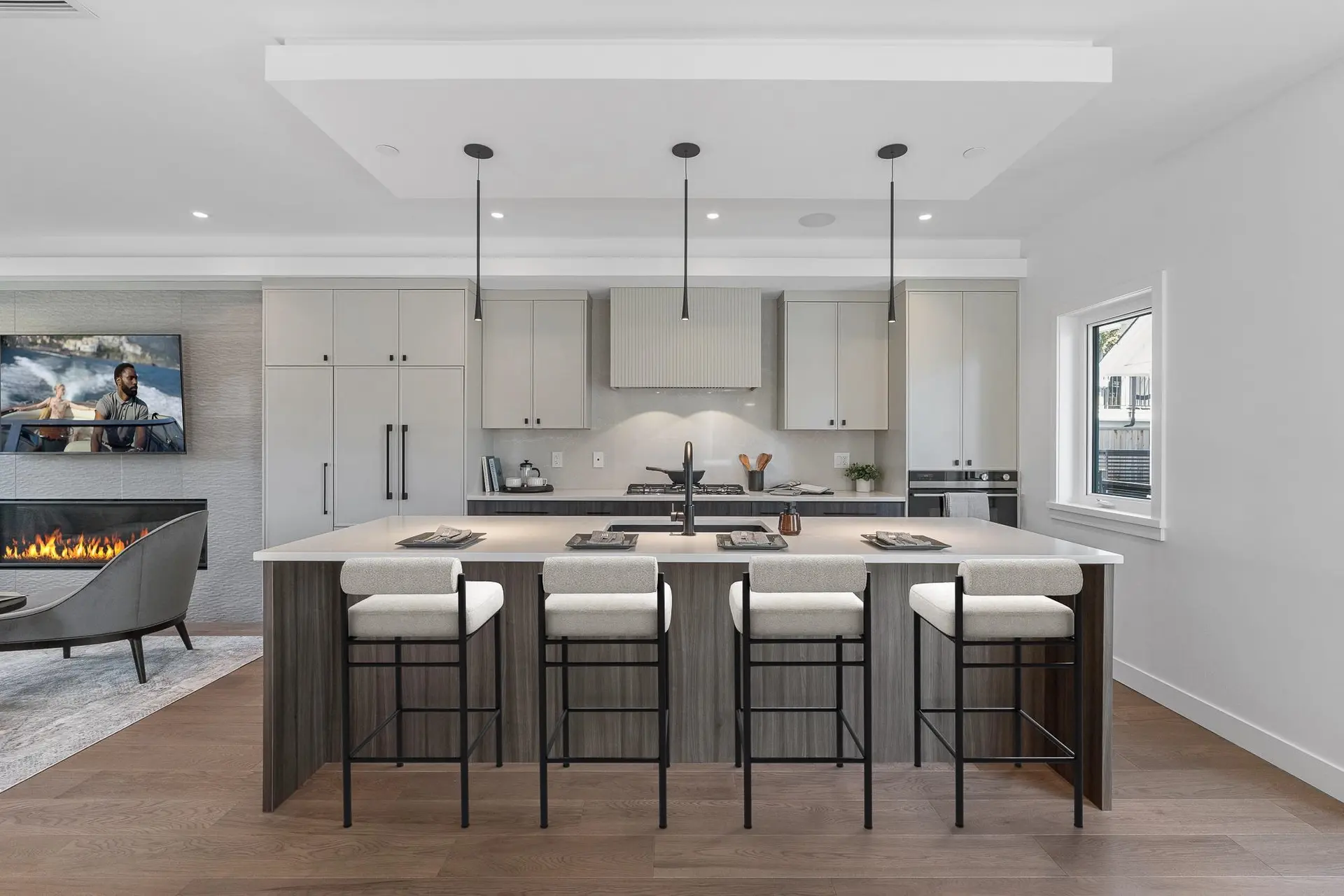 #4 1860 Moore Avenue - Image 4